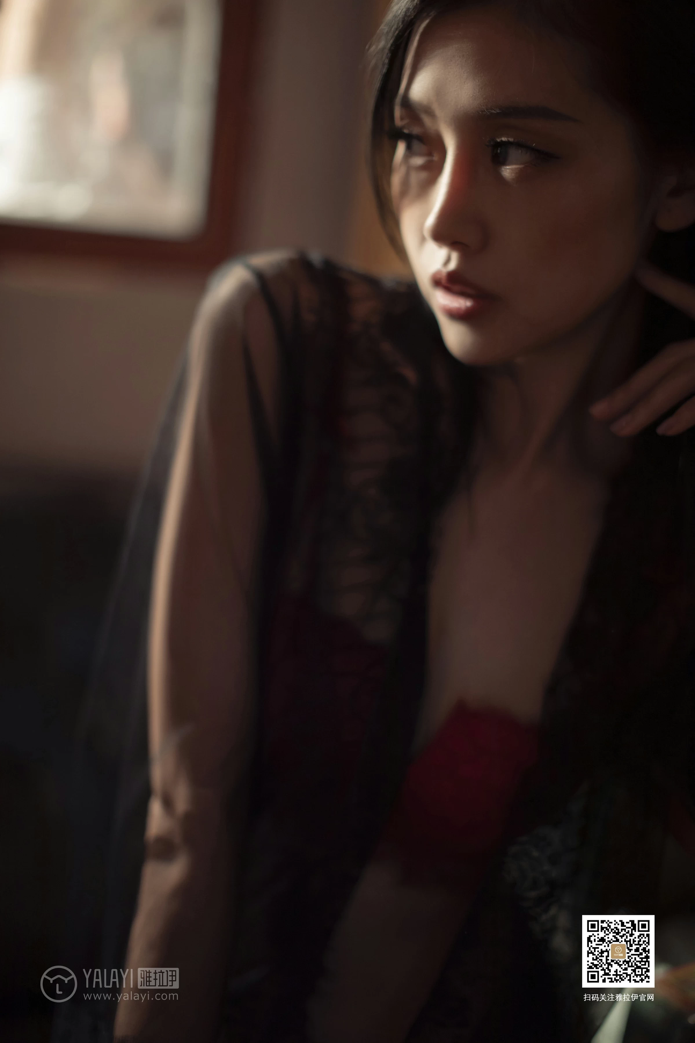 [YALAYI雅拉伊]No.368 梦醒时分 图雅 黑色透视情趣睡衣加红色蕾丝内衣性感私房写真集第16张