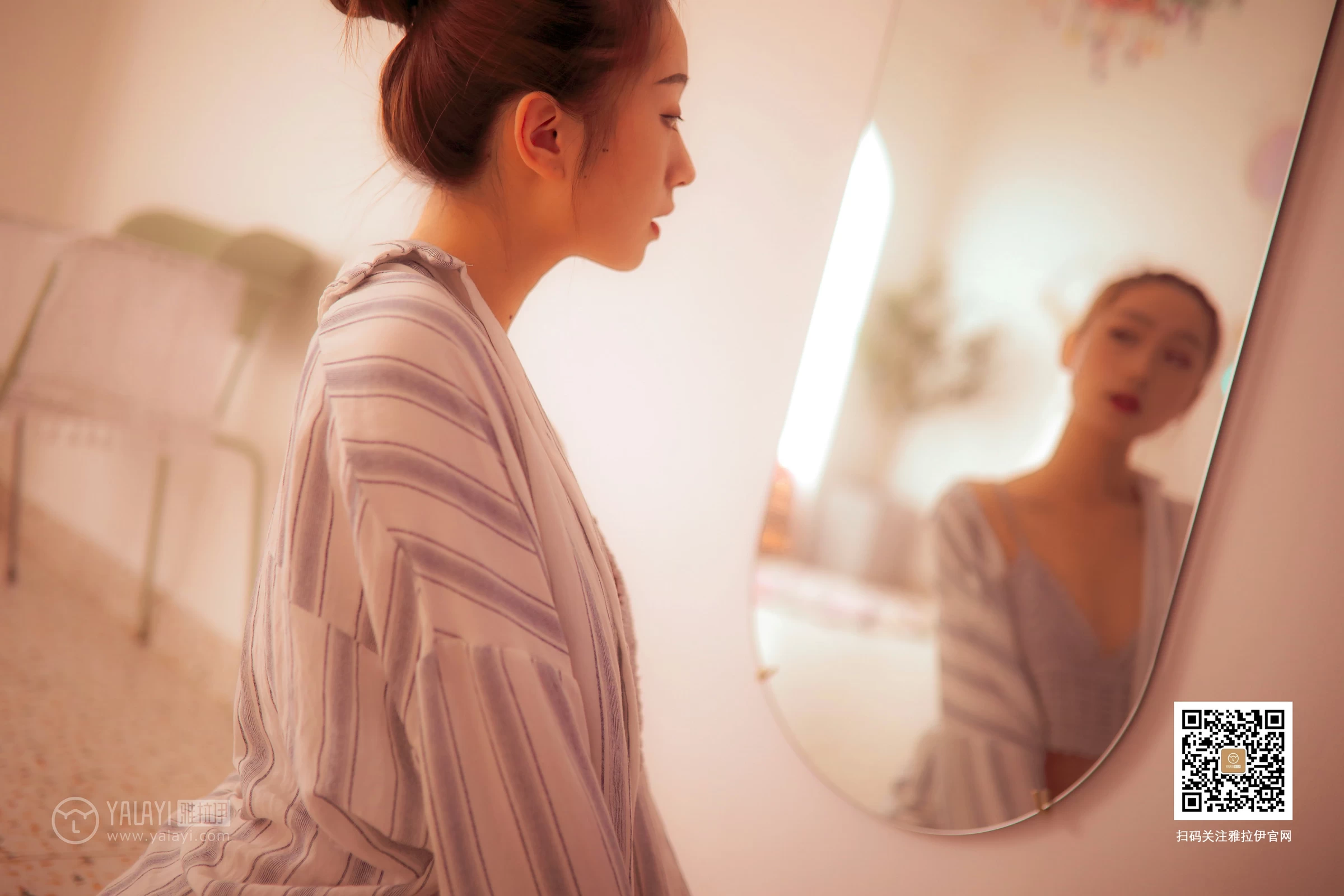 [YALAYI雅拉伊]No.365 情关难解 晓琪 黑色性感小背心与红色长裤加黑色内衣私房写真集第3张