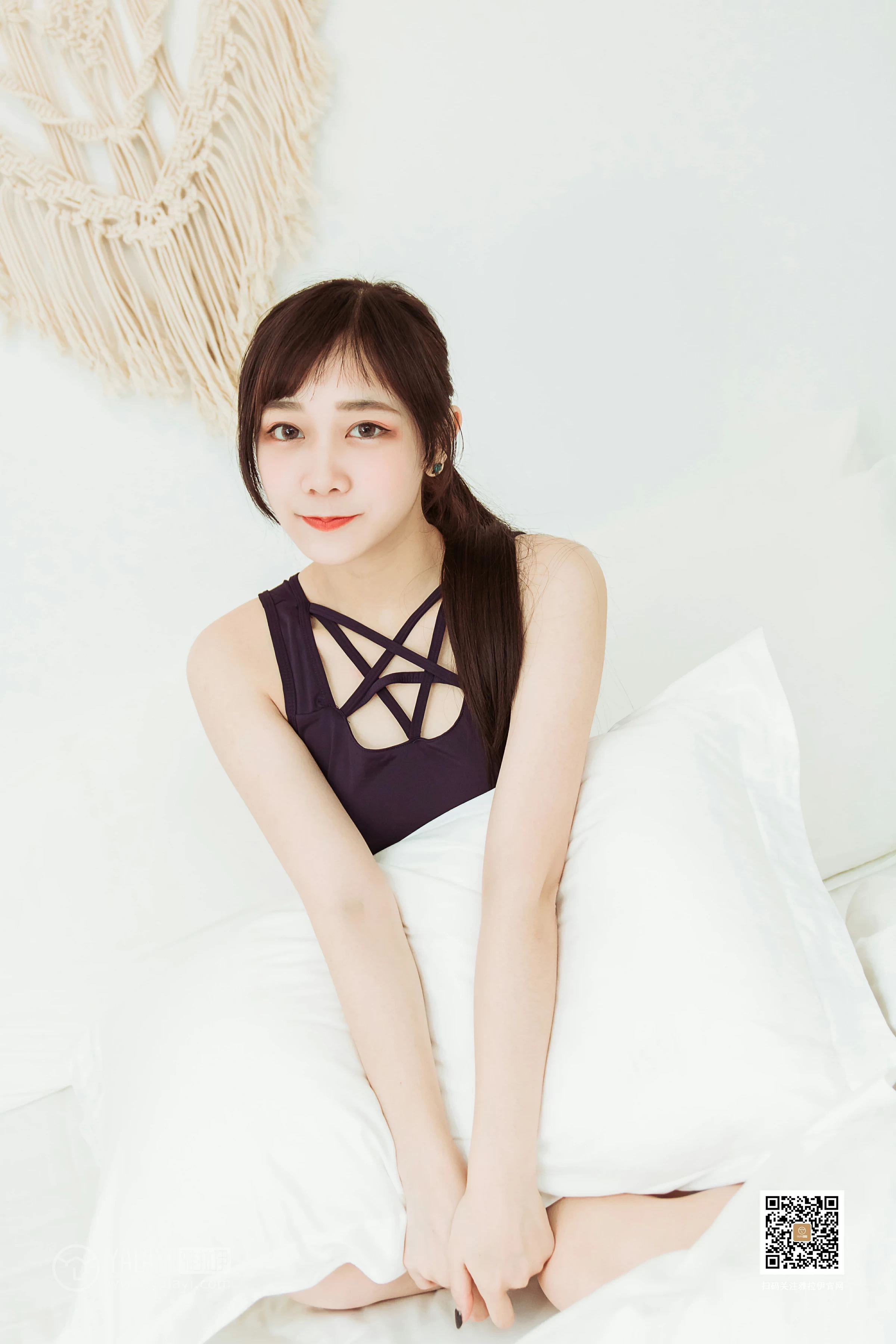 [YALAYI雅拉伊]No.367 独宠娇妻 夜夜 黑色性感内衣居家私房写真集第3张