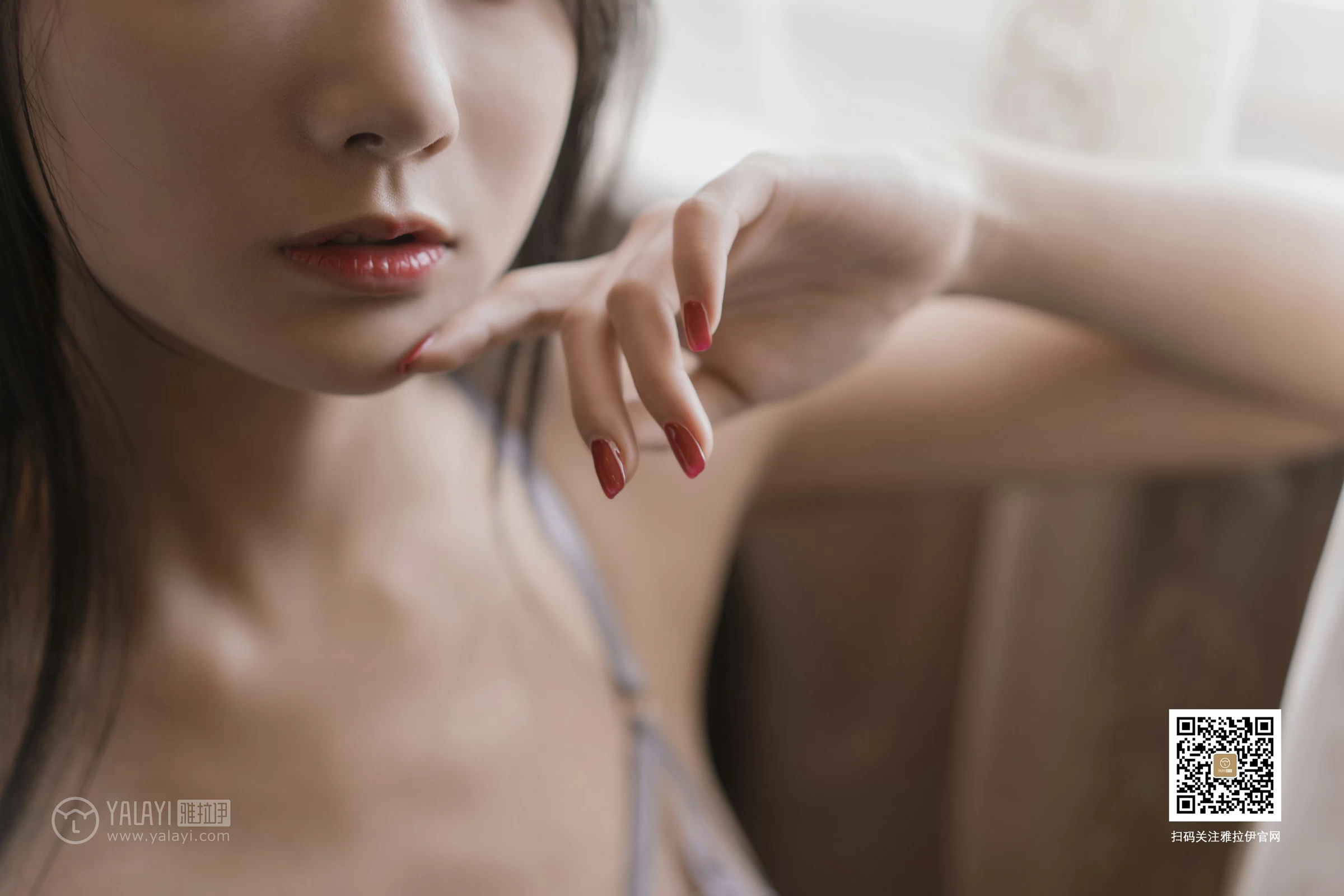 [YALAYI雅拉伊]No.373 可爱女人 何嘉颖 灰色蕾丝情趣内衣性感私房写真集第12张