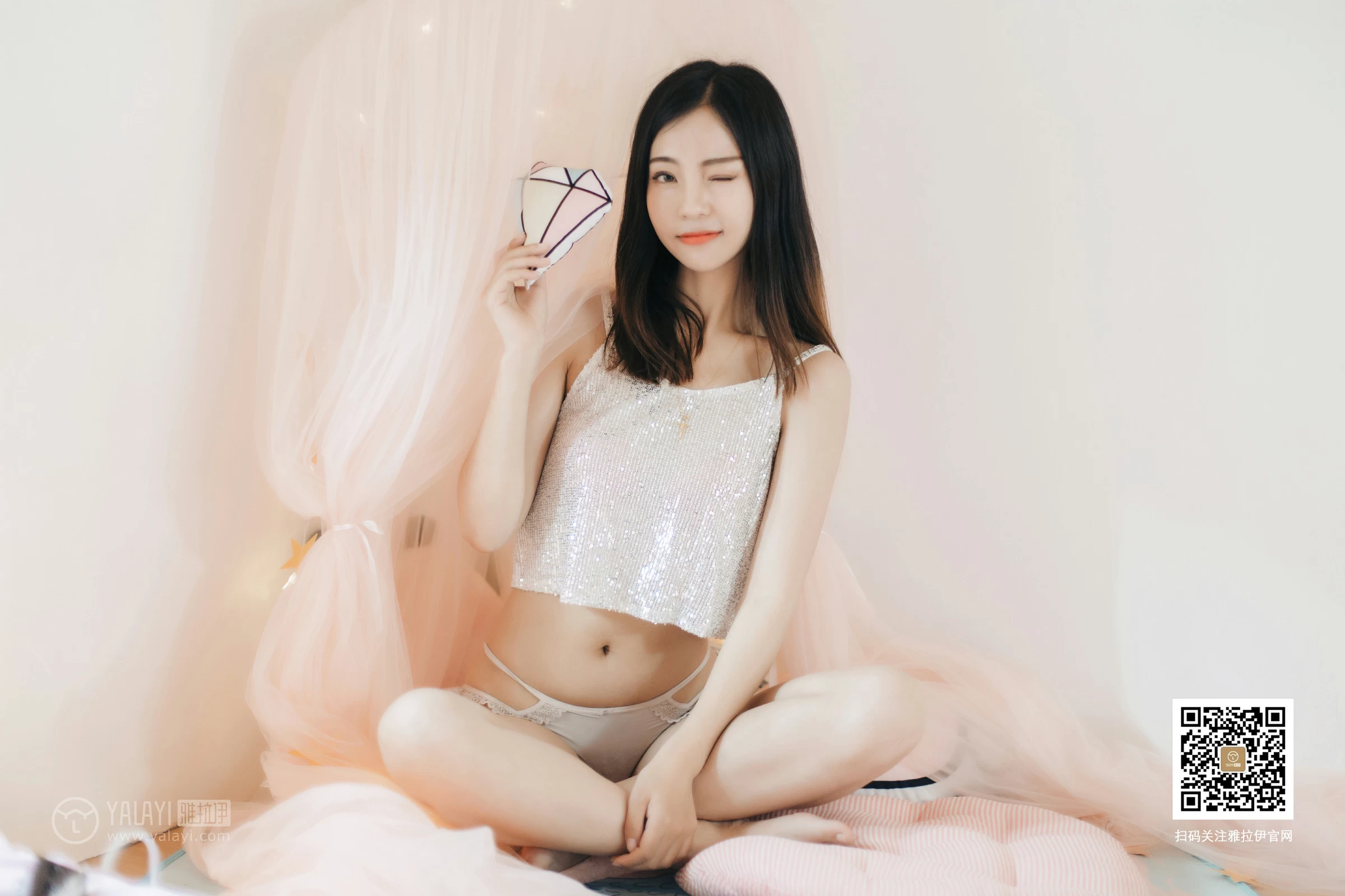 [YALAYI雅拉伊]No.374 心动的信号 高若童 银色性感小背心加白色情趣内裤私房写真集第2张