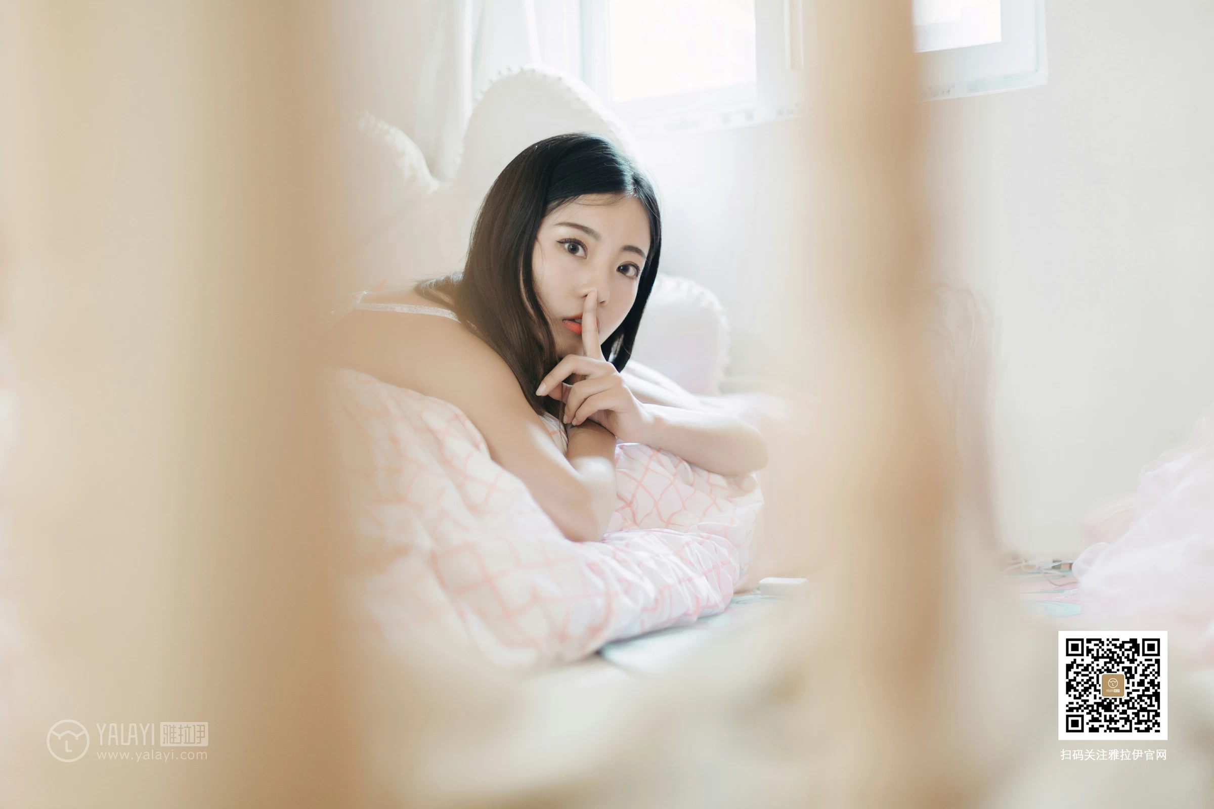 [YALAYI雅拉伊]No.374 心动的信号 高若童 银色性感小背心加白色情趣内裤私房写真集第16张