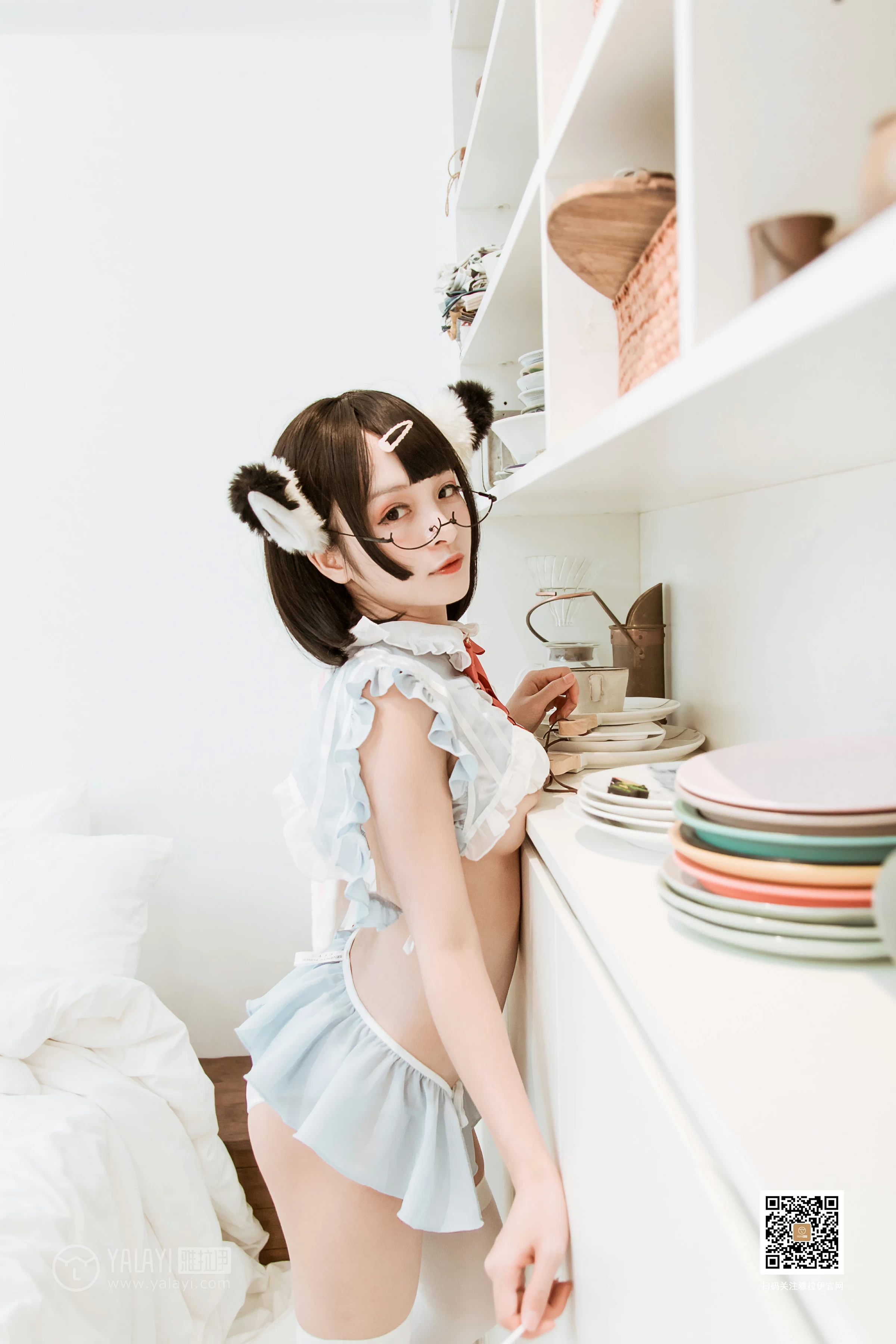 [YALAYI雅拉伊]No.384 爱丽丝 艾丽 情趣制服内衣加白色丝袜美腿性感私房写真集第9张