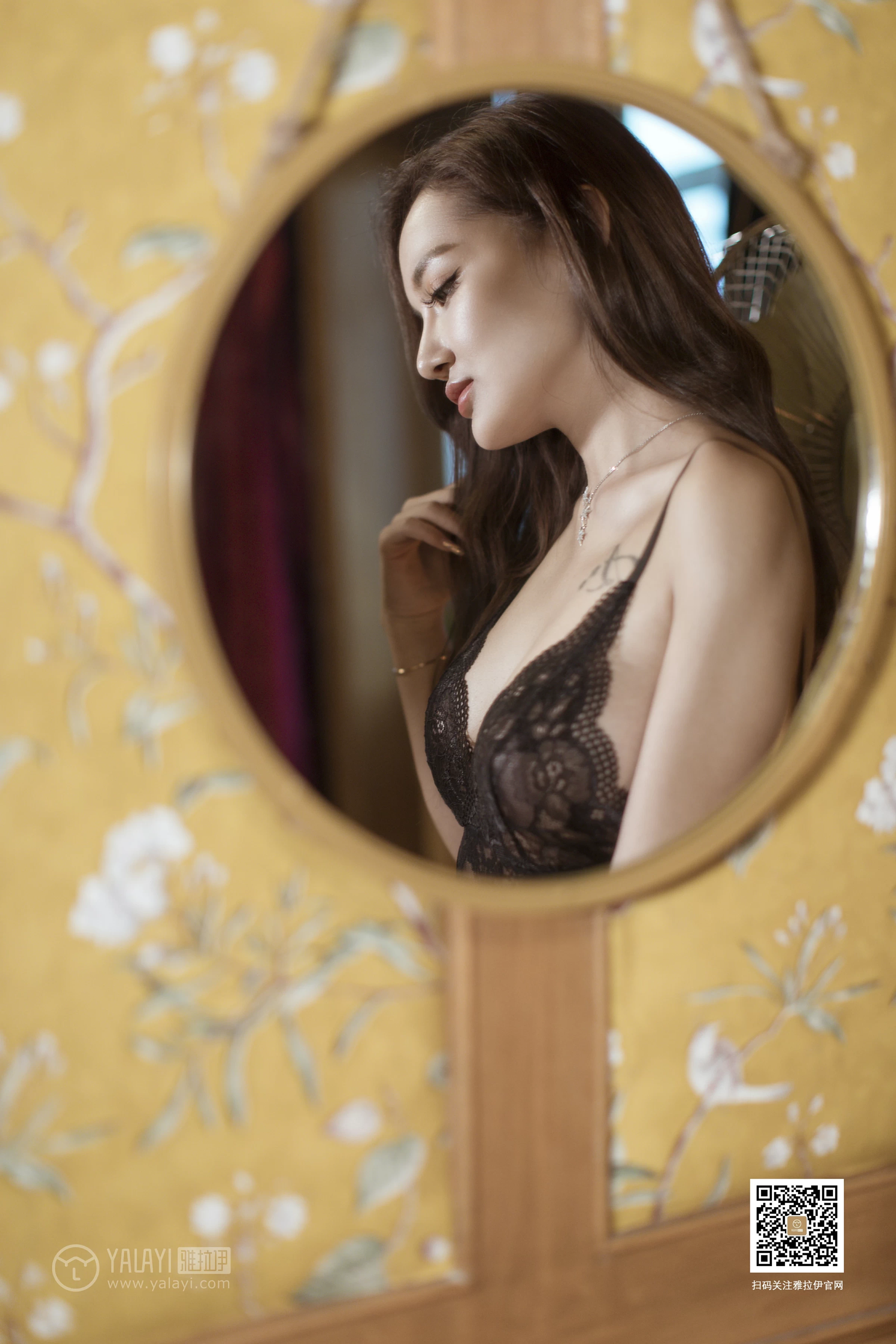 [YALAYI雅拉伊]No.386 新办公室职员 刘子炀 黑色连体蕾丝内衣加黑色丝袜美腿性感私房写真集第7张