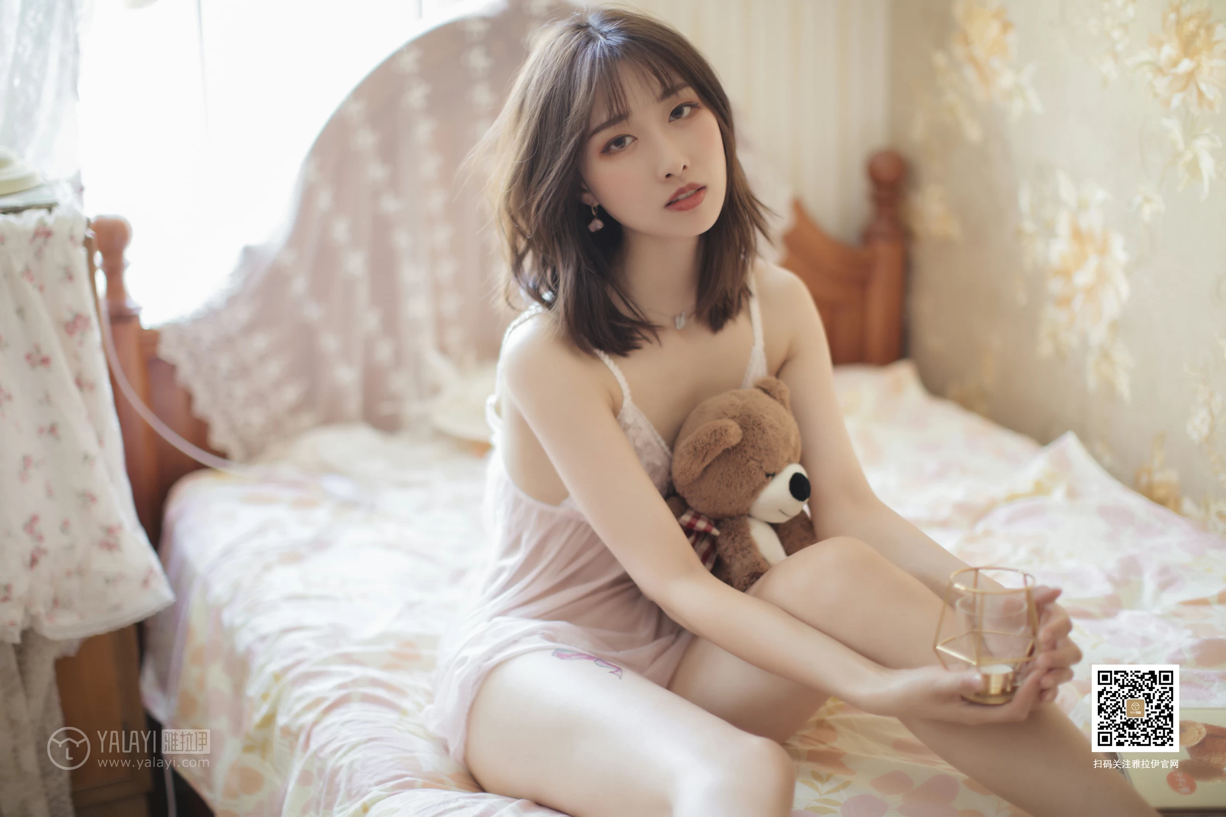 [YALAYI雅拉伊]No.388 闺房记乐 佳佳 粉色透视吊带睡衣裙性感私房写真集第4张