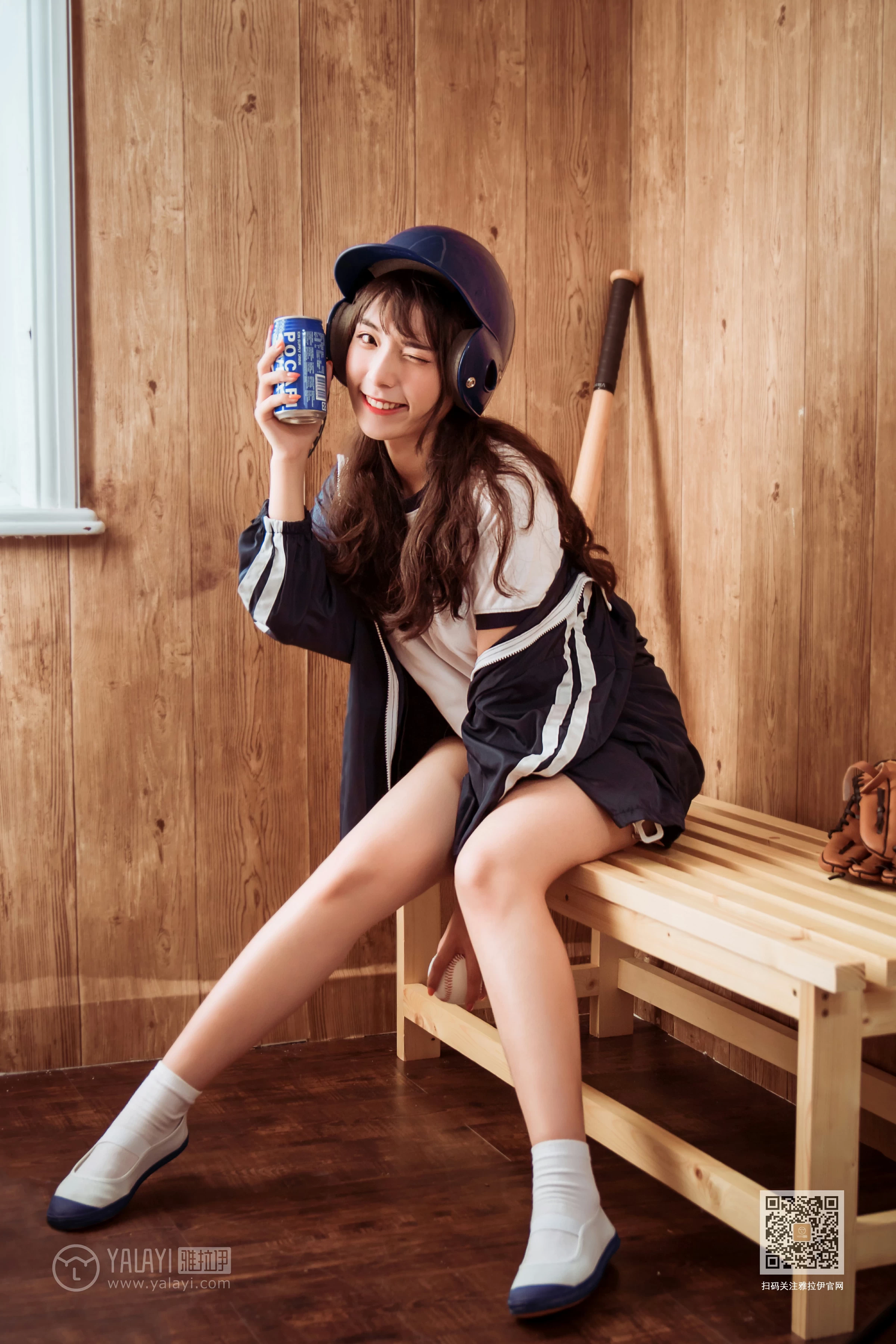 [YALAYI雅拉伊]Vol.407 美女棒球手 阿橙 白色短袖加蓝色短裤性感私房写真集第6张