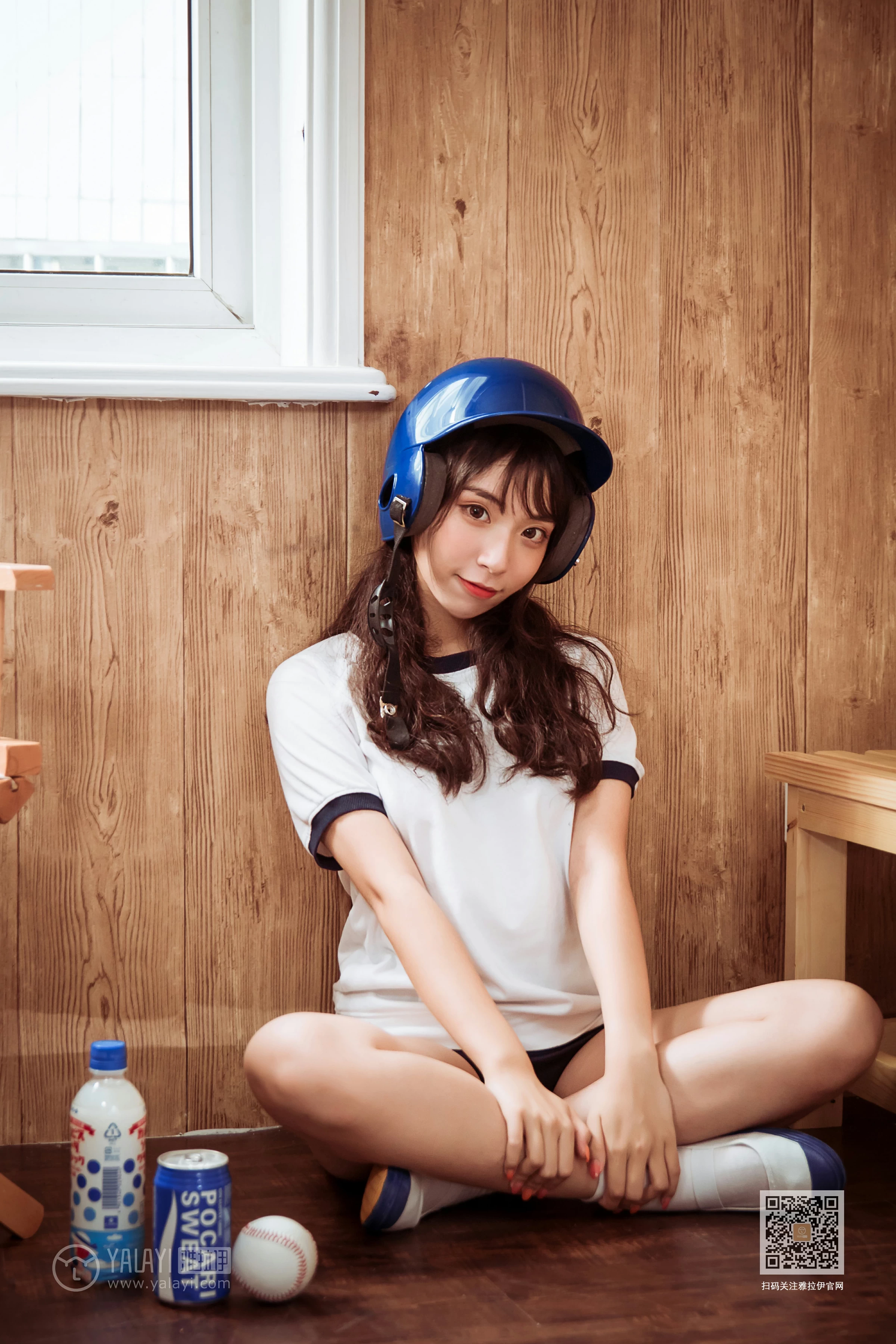 [YALAYI雅拉伊]Vol.407 美女棒球手 阿橙 白色短袖加蓝色短裤性感私房写真集第8张