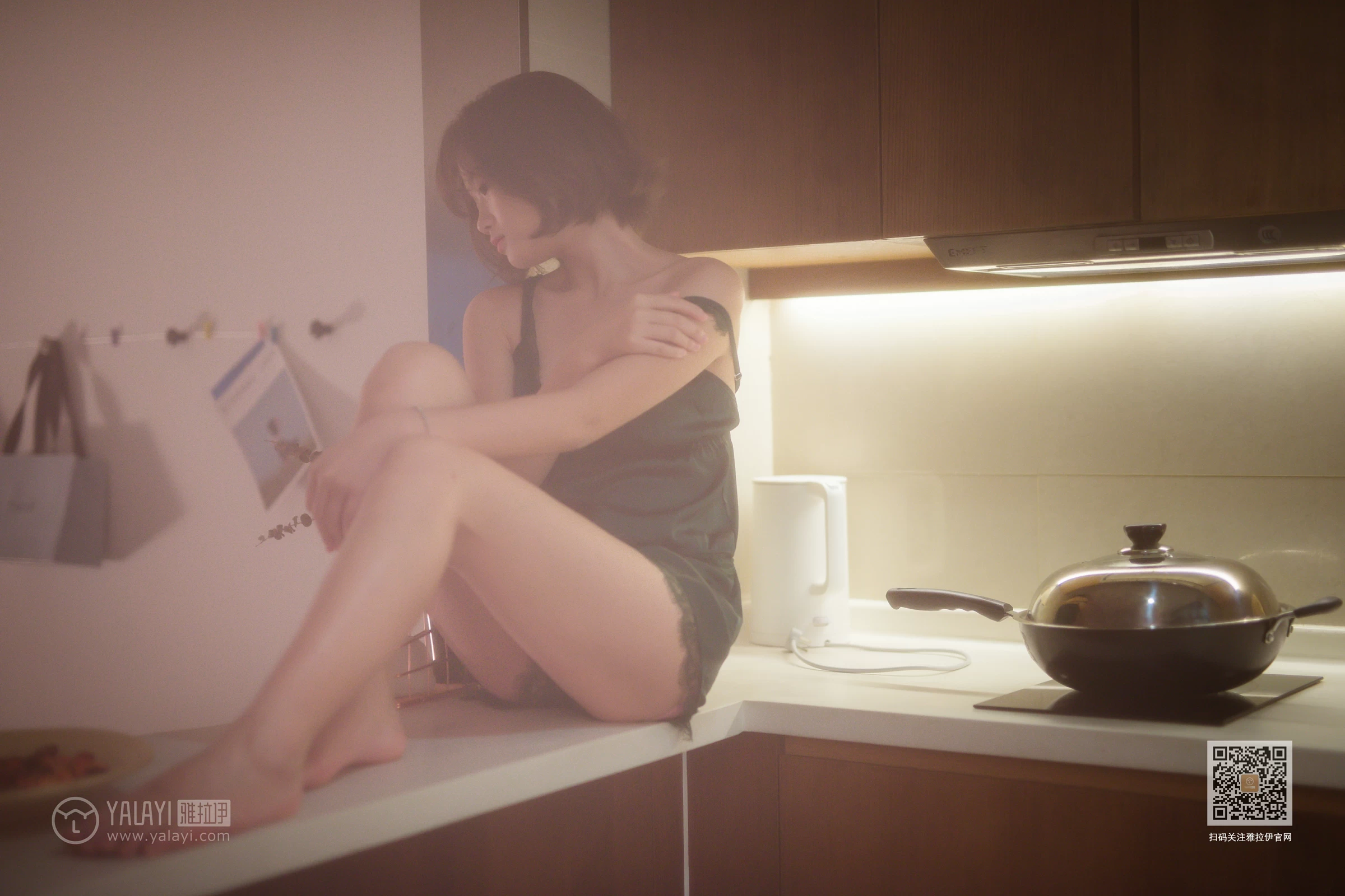 [YALAYI雅拉伊]Vol.412 特技小厨娘 良子 吊带睡衣加蕾丝短裤性感私房写真集第9张