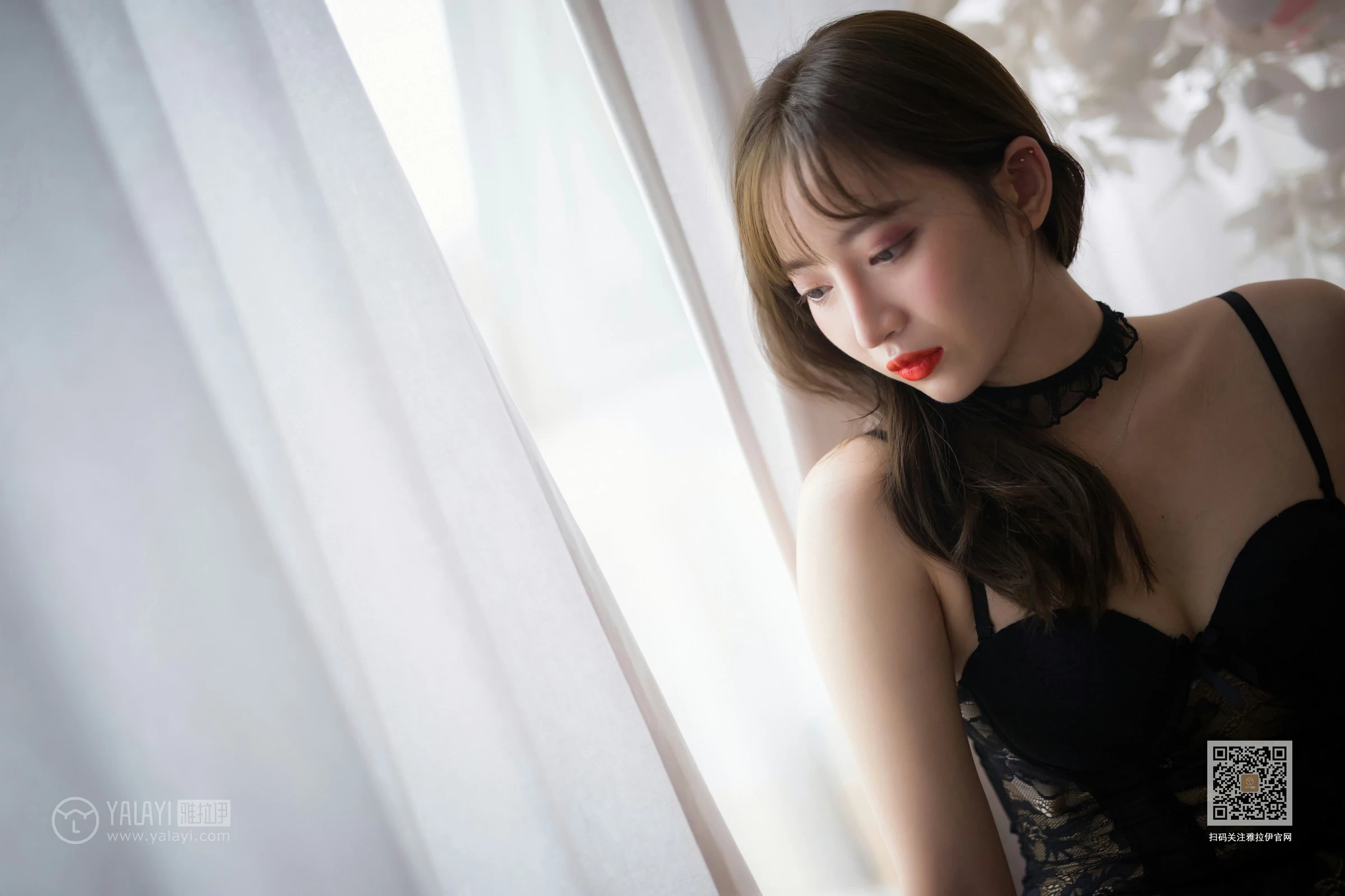 [YALAYI雅拉伊]Vol.418 一丝温柔 白雪 黑色透视情趣内衣加黑色丝袜美腿性感私房写真集第3张