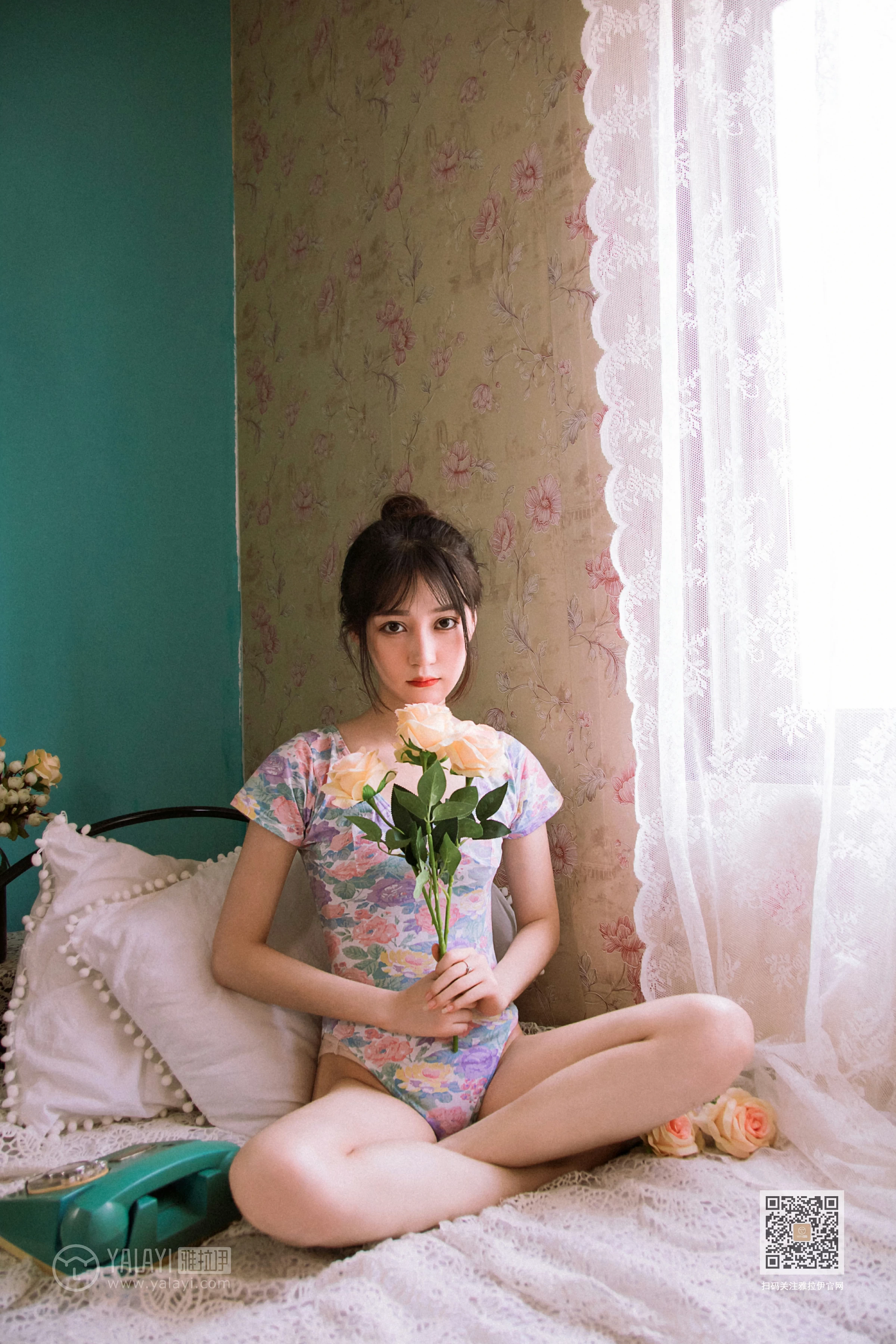 [YALAYI雅拉伊]Vol.433 复古情怀 卉卉 碎花连体衣居家性感私房写真集第6张