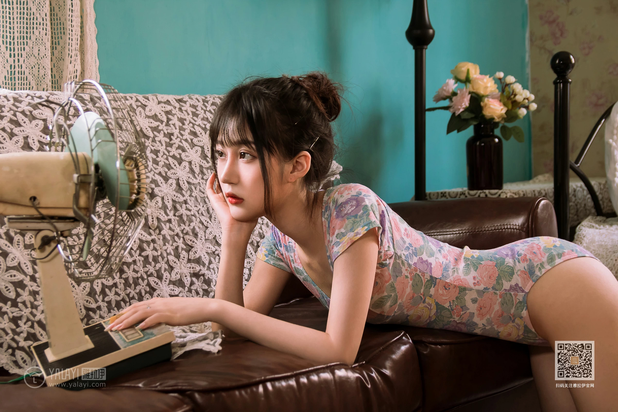 [YALAYI雅拉伊]Vol.433 复古情怀 卉卉 碎花连体衣居家性感私房写真集第9张