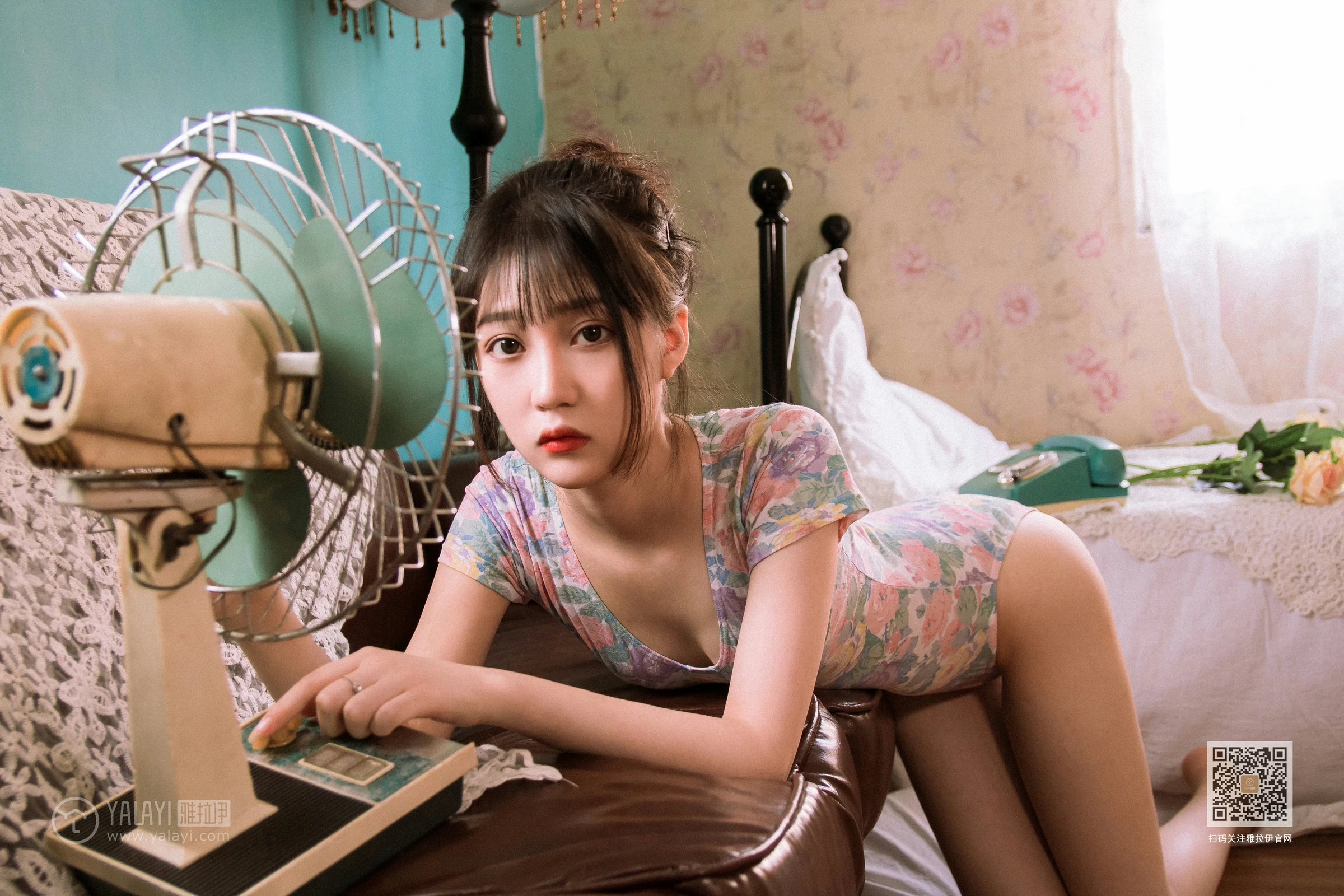 [YALAYI雅拉伊]Vol.433 复古情怀 卉卉 碎花连体衣居家性感私房写真集第10张