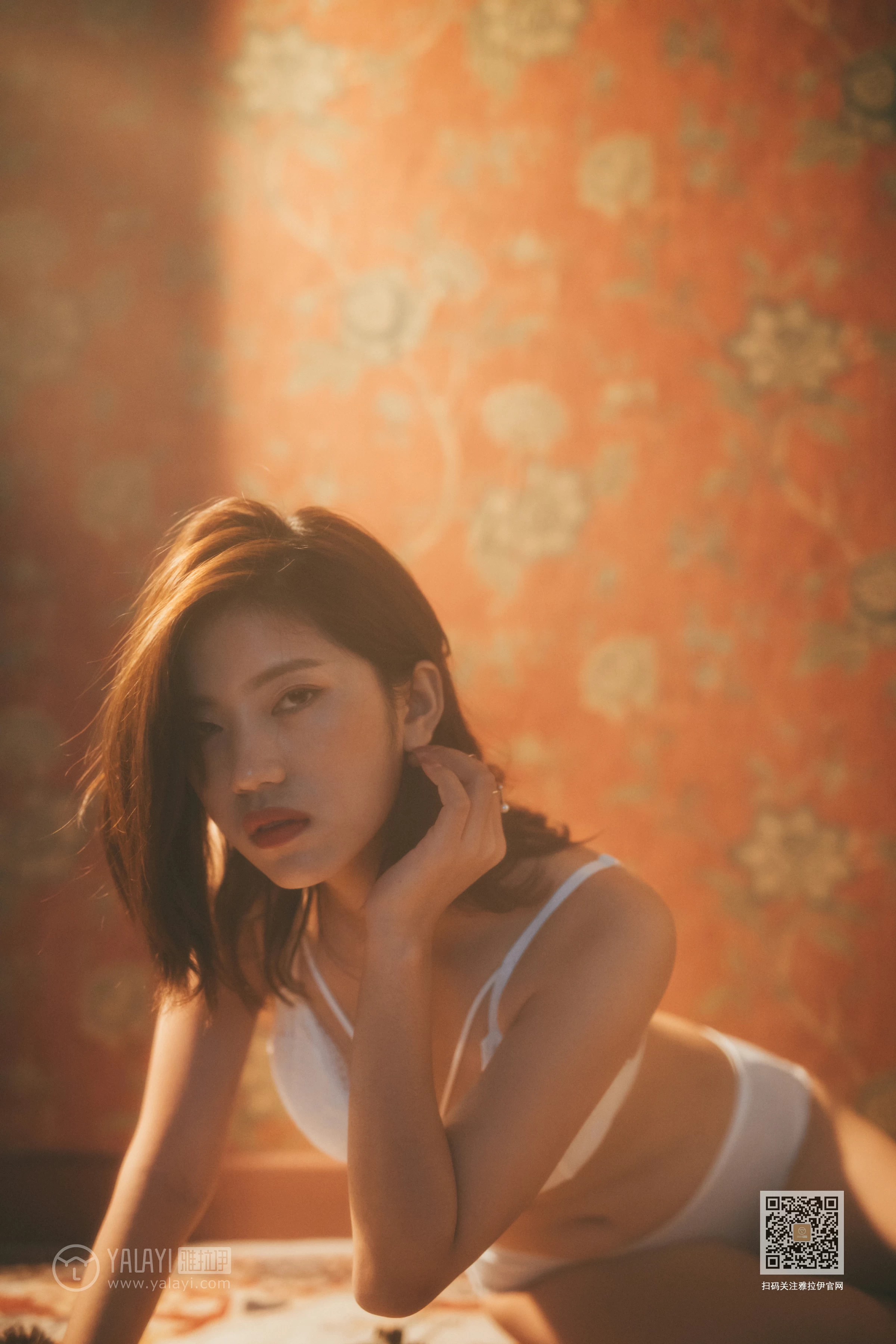 [YALAYI雅拉伊]Vol.442 空房间 小小 白色透视衬衫加白色蕾丝内衣性感私房写真集第15张