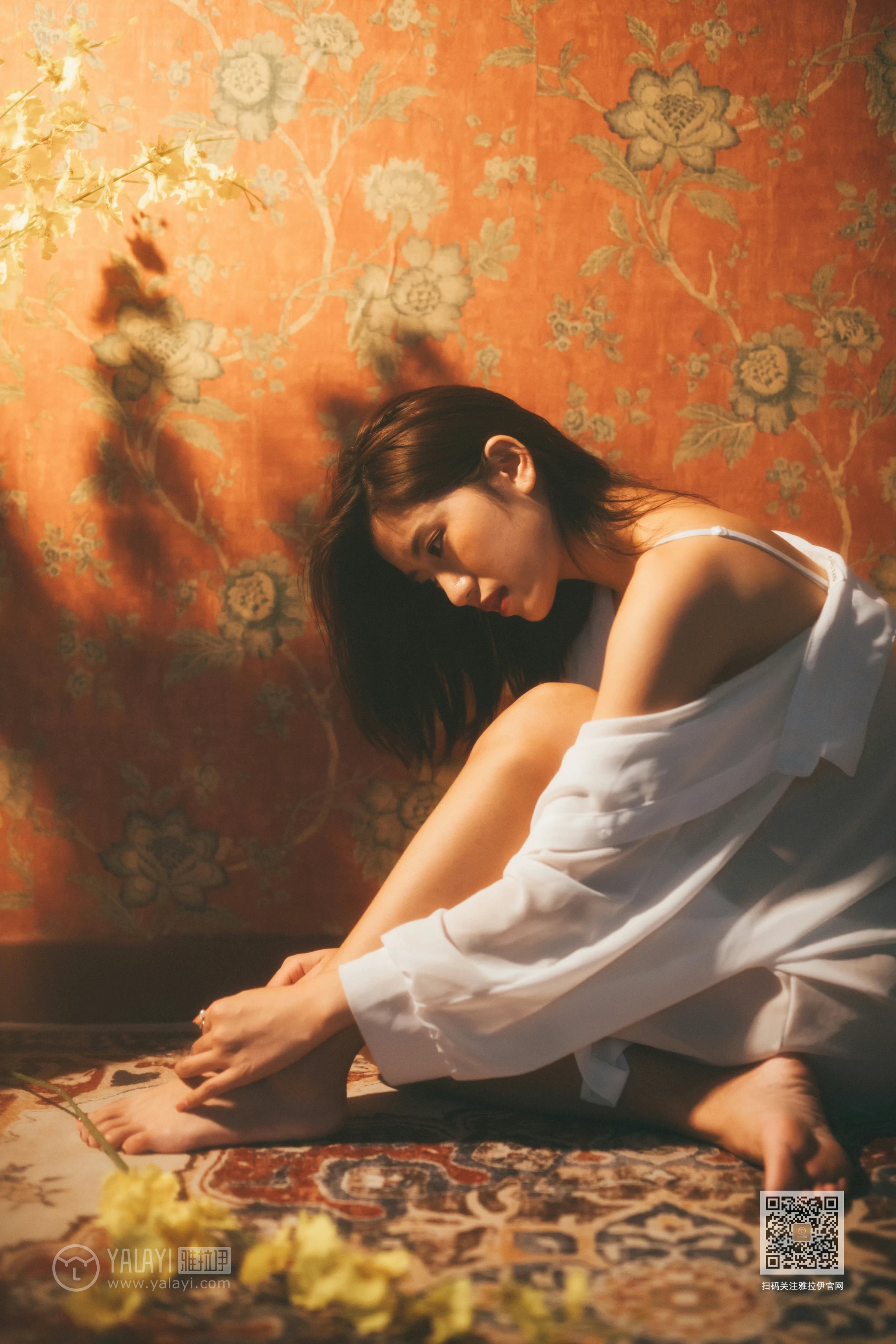 [YALAYI雅拉伊]Vol.442 空房间 小小 白色透视衬衫加白色蕾丝内衣性感私房写真集第3张
