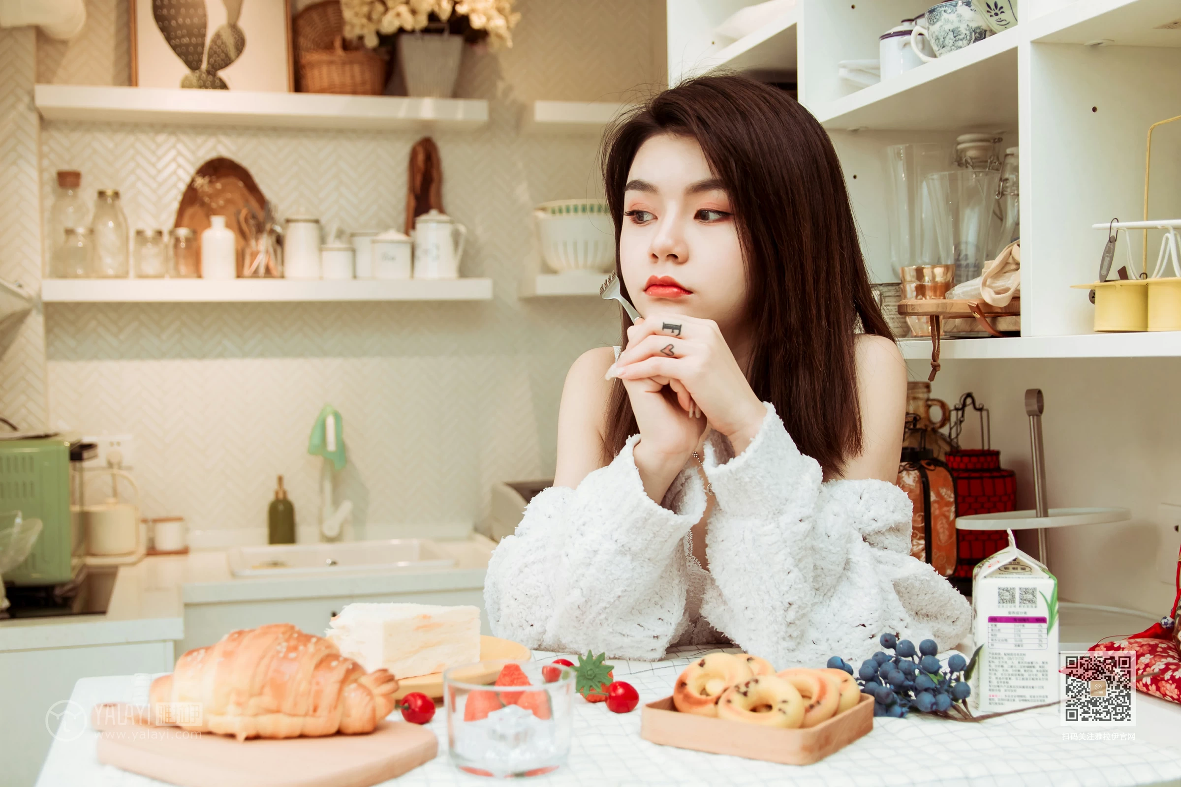 [YALAYI雅拉伊]Vol.444 东京的早餐 慧儿 白色镂空外衣加白色蕾丝内衣性感私房写真集第3张