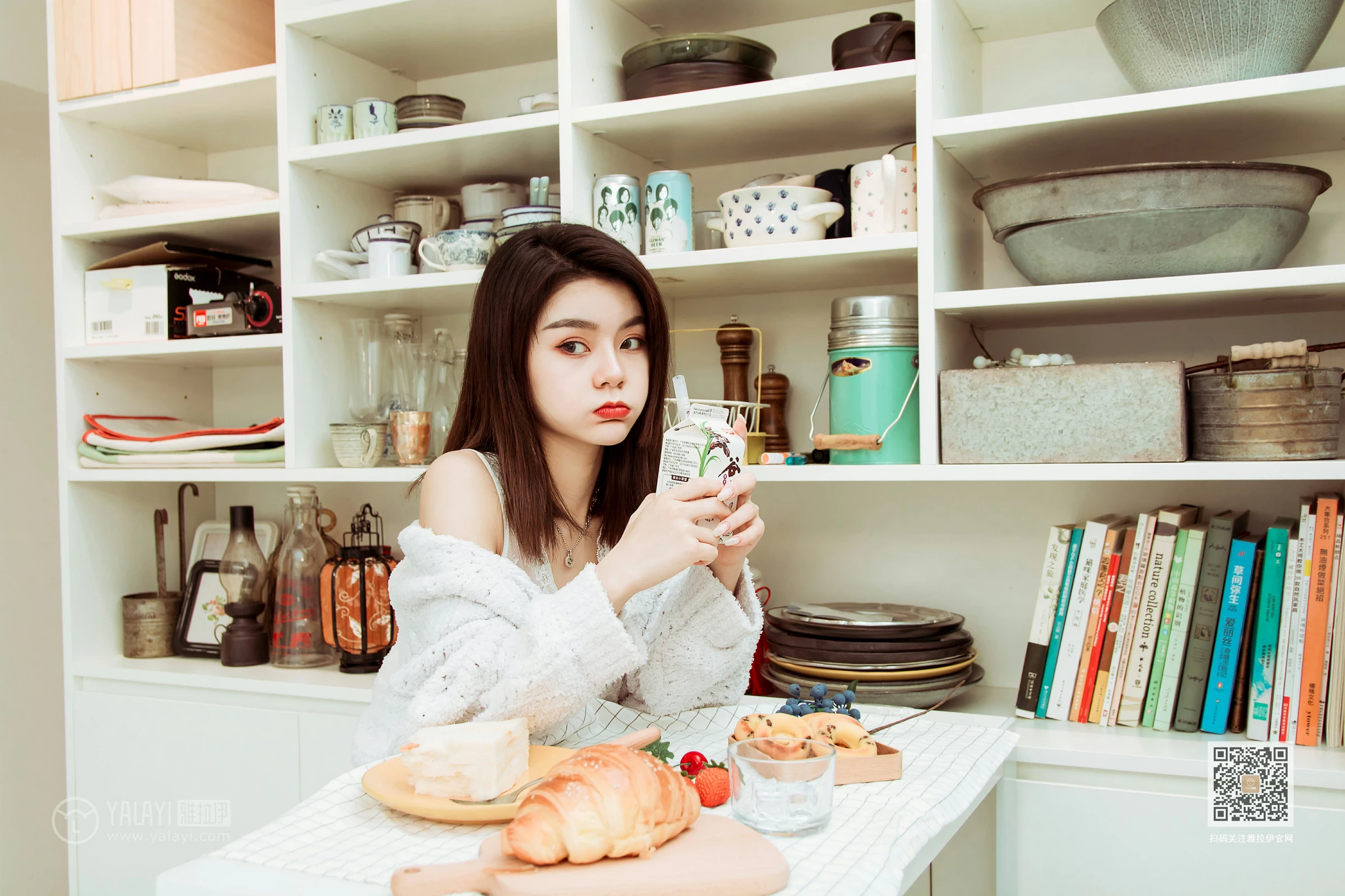 [YALAYI雅拉伊]Vol.444 东京的早餐 慧儿 白色镂空外衣加白色蕾丝内衣性感私房写真集第4张