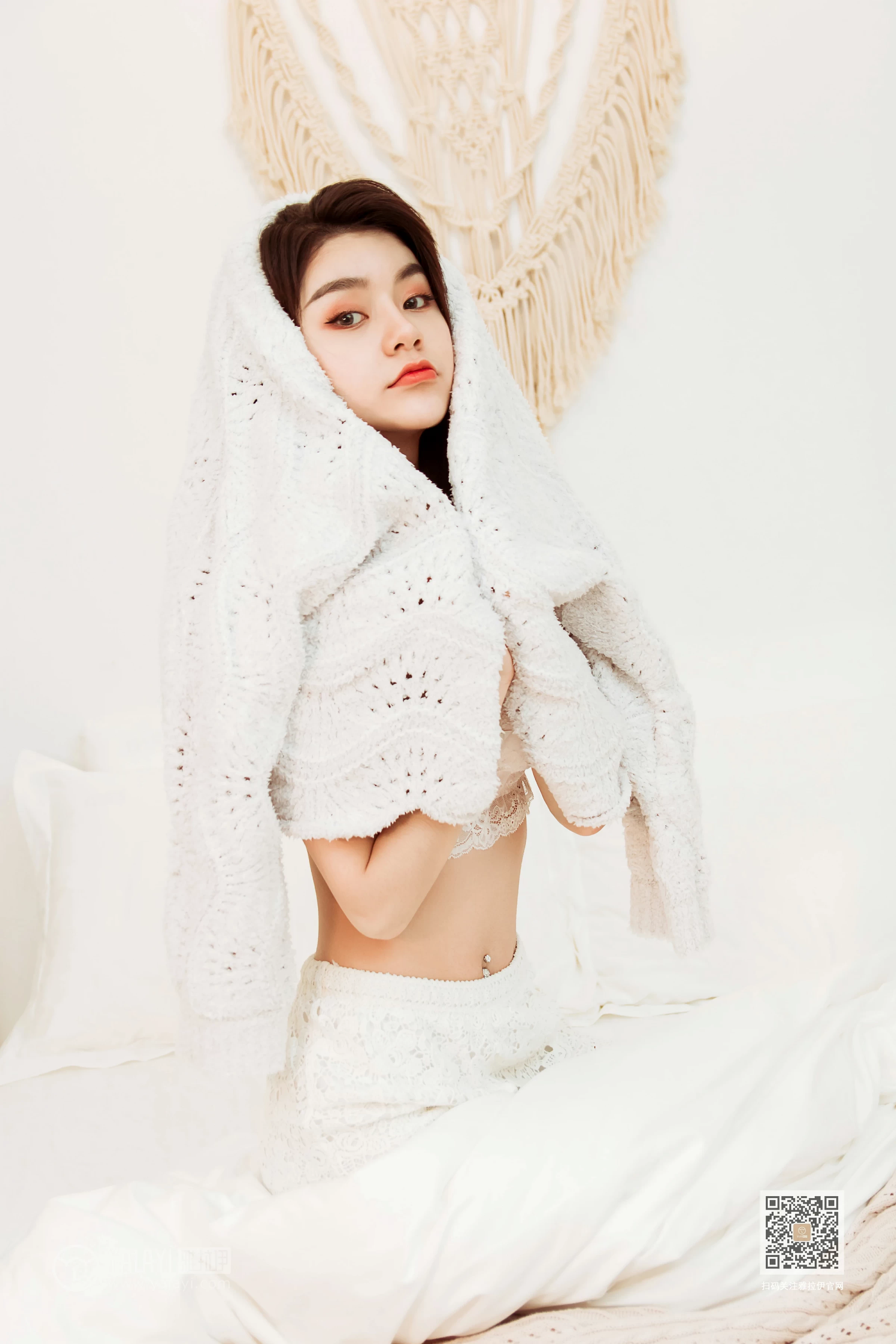 [YALAYI雅拉伊]Vol.444 东京的早餐 慧儿 白色镂空外衣加白色蕾丝内衣性感私房写真集第12张