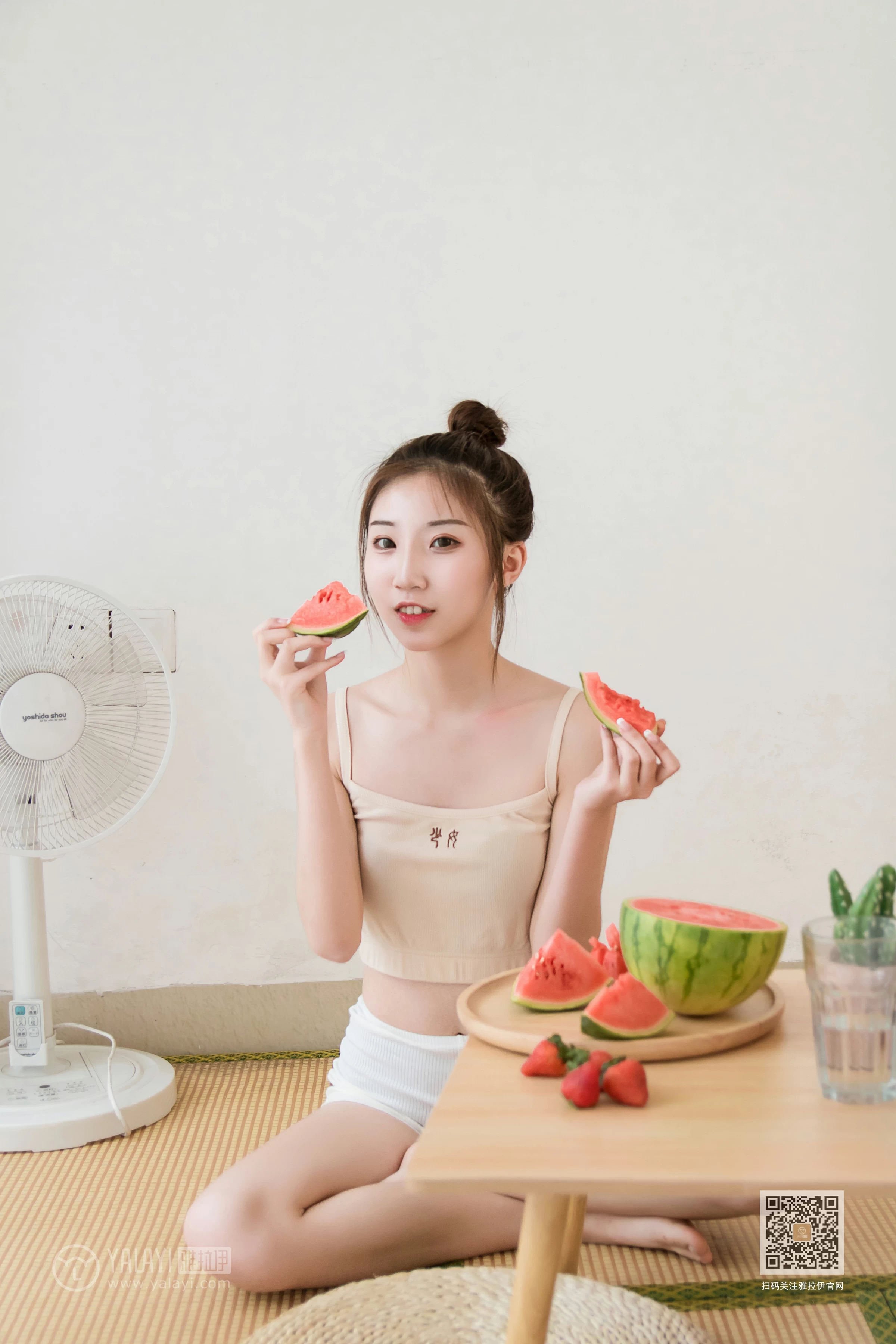 [YALAYI雅拉伊]Vol.486 妹妹来了 大乔&小乔 性感小背心加安全短裤私房写真集第7张