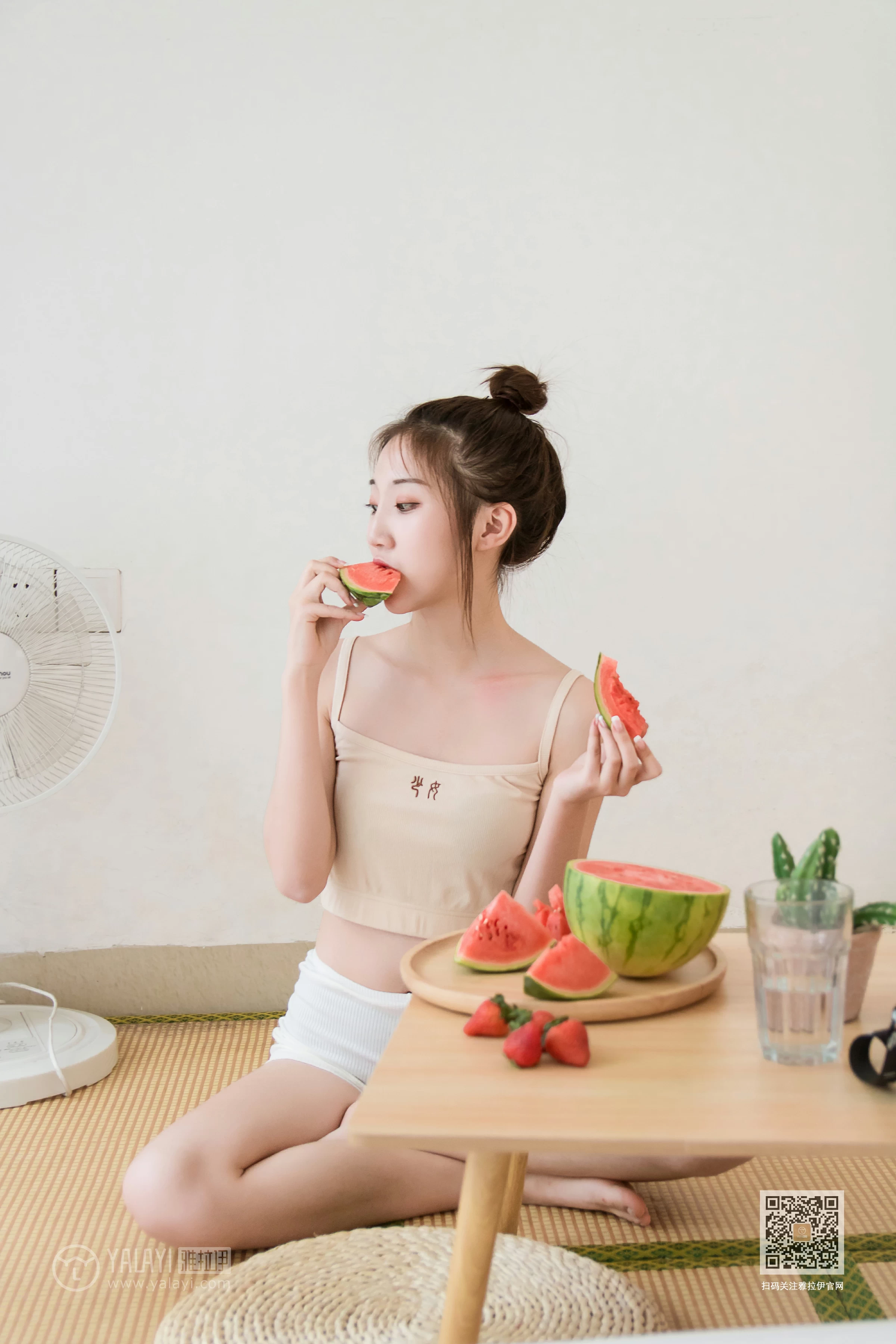 [YALAYI雅拉伊]Vol.486 妹妹来了 大乔&小乔 性感小背心加安全短裤私房写真集第9张