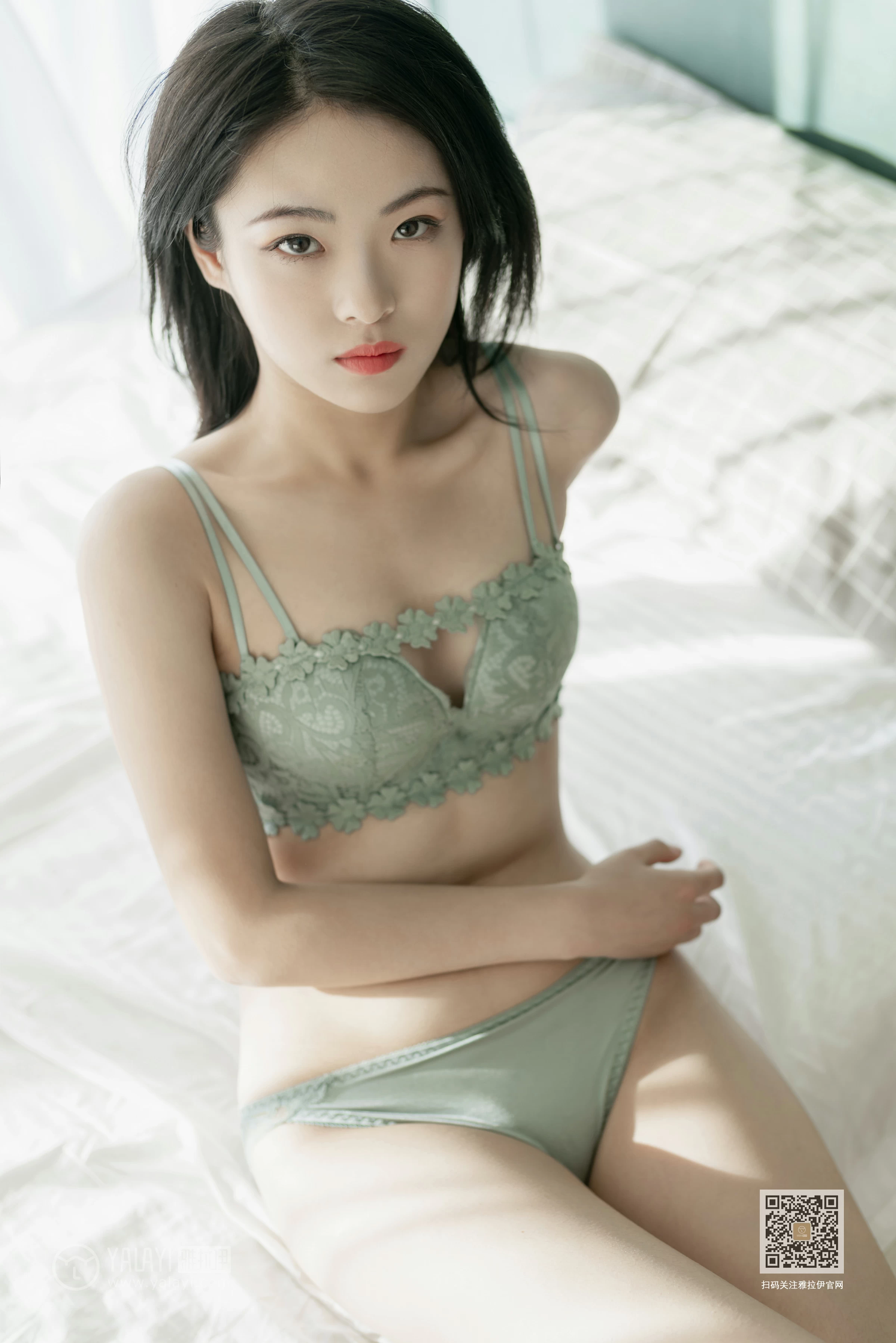 [YALAYI雅拉伊]Vol.487 翡翠女神 含嫣 淡蓝色蕾丝内衣性感私房写真集第3张