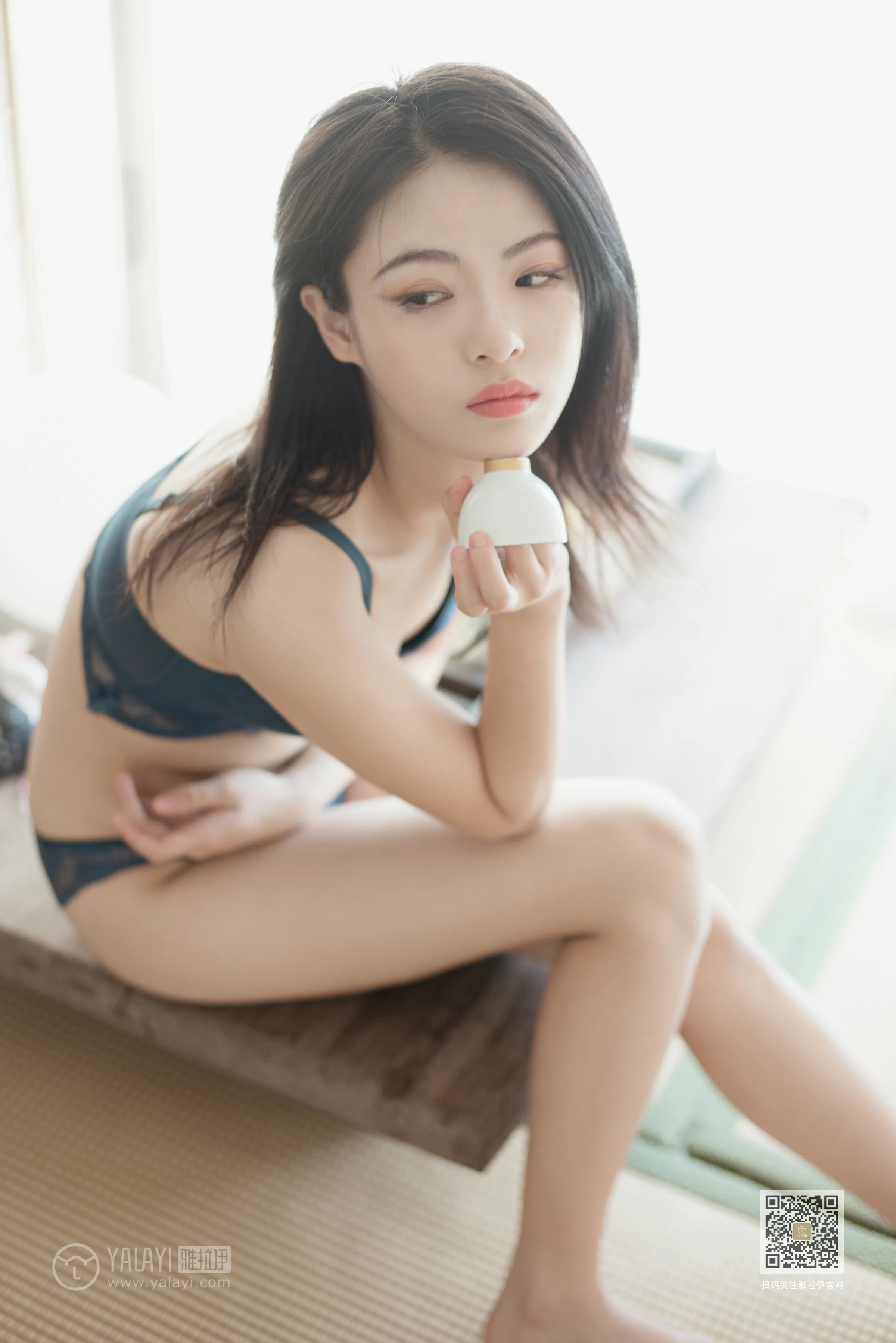 [YALAYI雅拉伊]Vol.492 和风猫女 含嫣 白色透视睡衣加蓝色蕾丝内衣性感私房写真集第16张