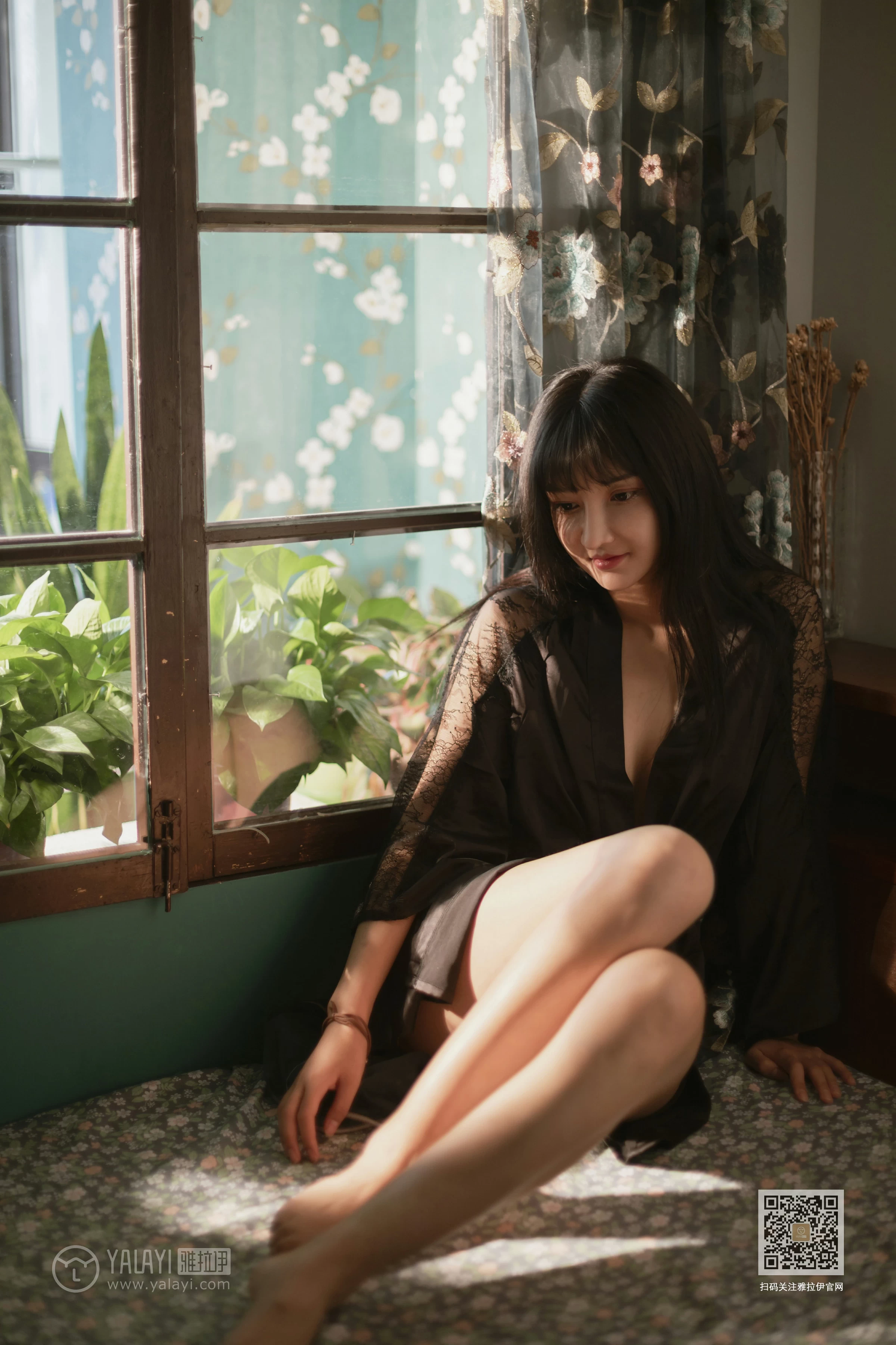 [YALAYI雅拉伊]Vol.494 帘卷美人绰态 韩熙 黑色透视睡衣性感私房写真集第2张