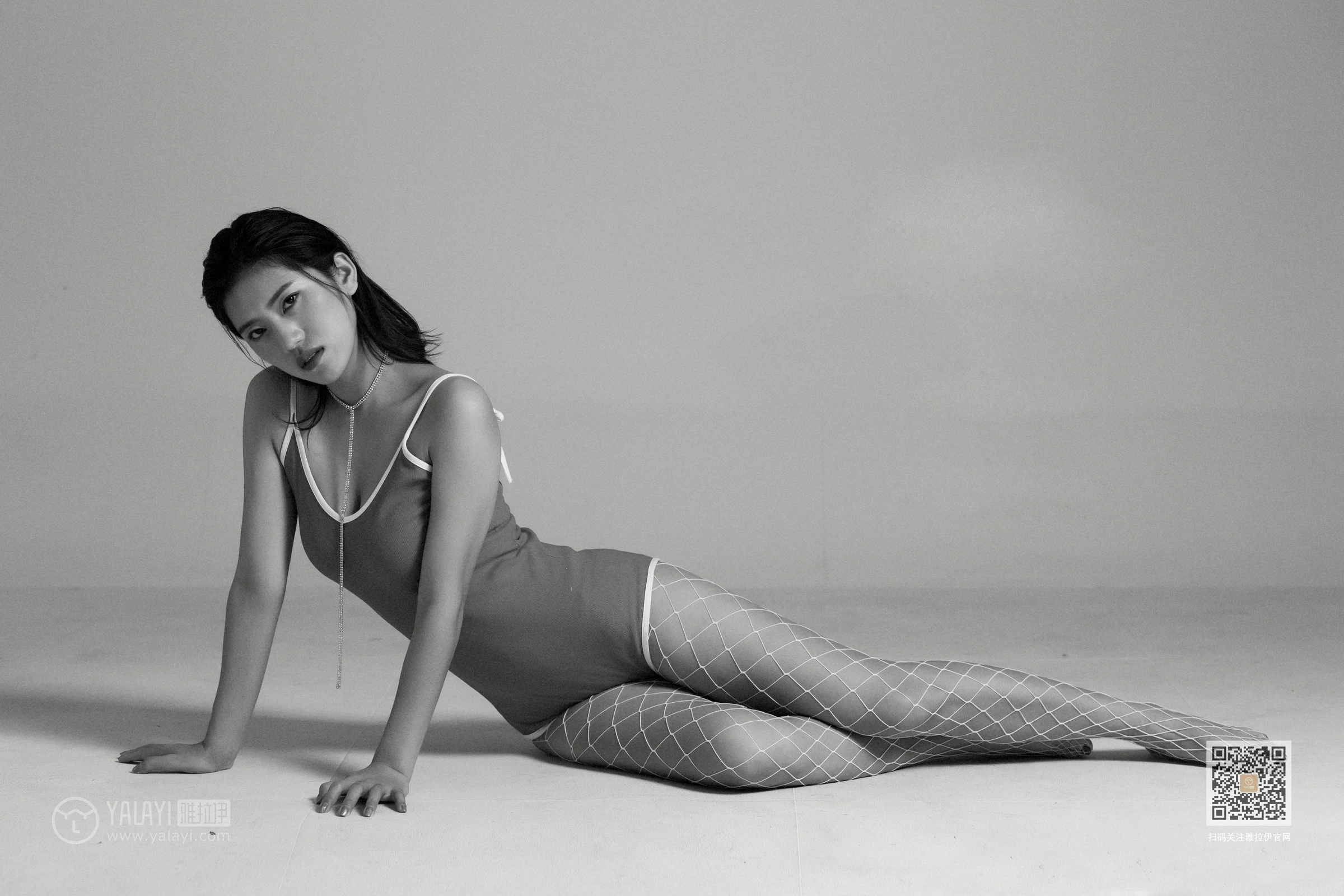 [YALAYI雅拉伊]Vol.499 艺术人生 小小 红色吊带连体运动内衣性感私房写真集第7张