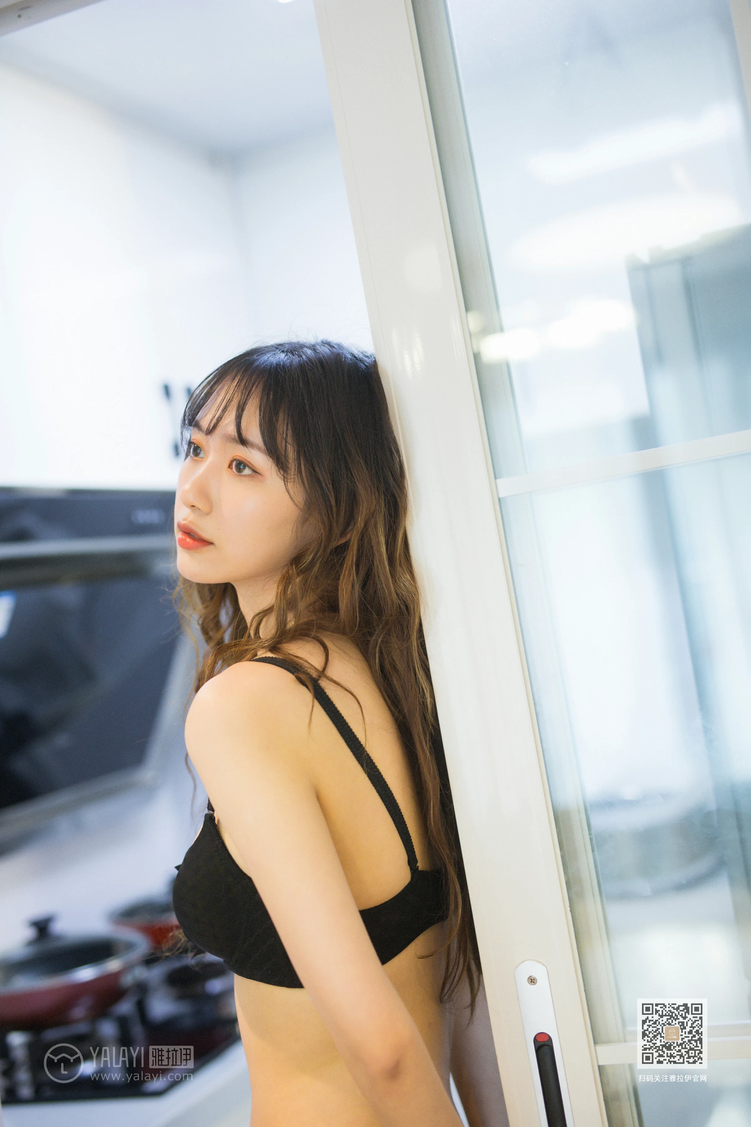 [YALAYI雅拉伊]Vol.506 需要人陪 晓琳 黑色性感内衣居家私房写真集第4张