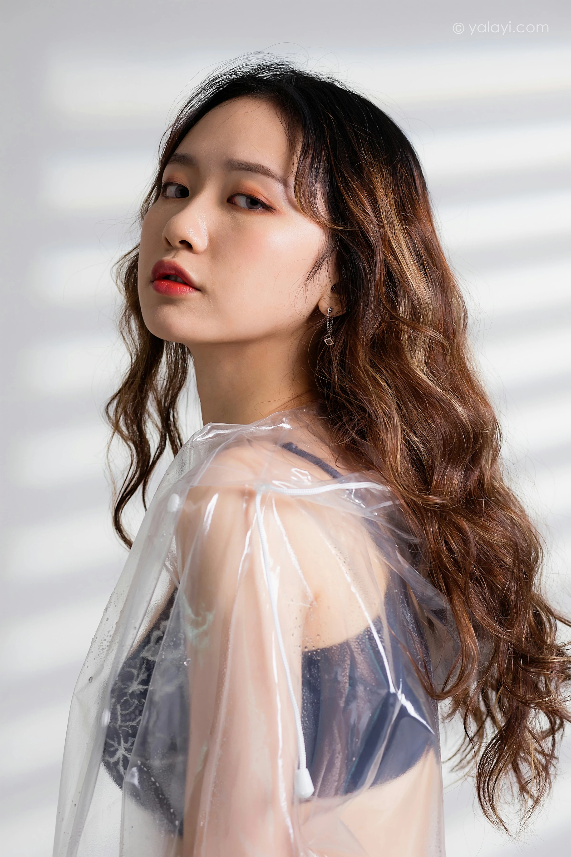 [YALAYI雅拉伊]NO.676 《七月的雨》 晓琳 黑色蕾丝内衣性感私房写真集第4张