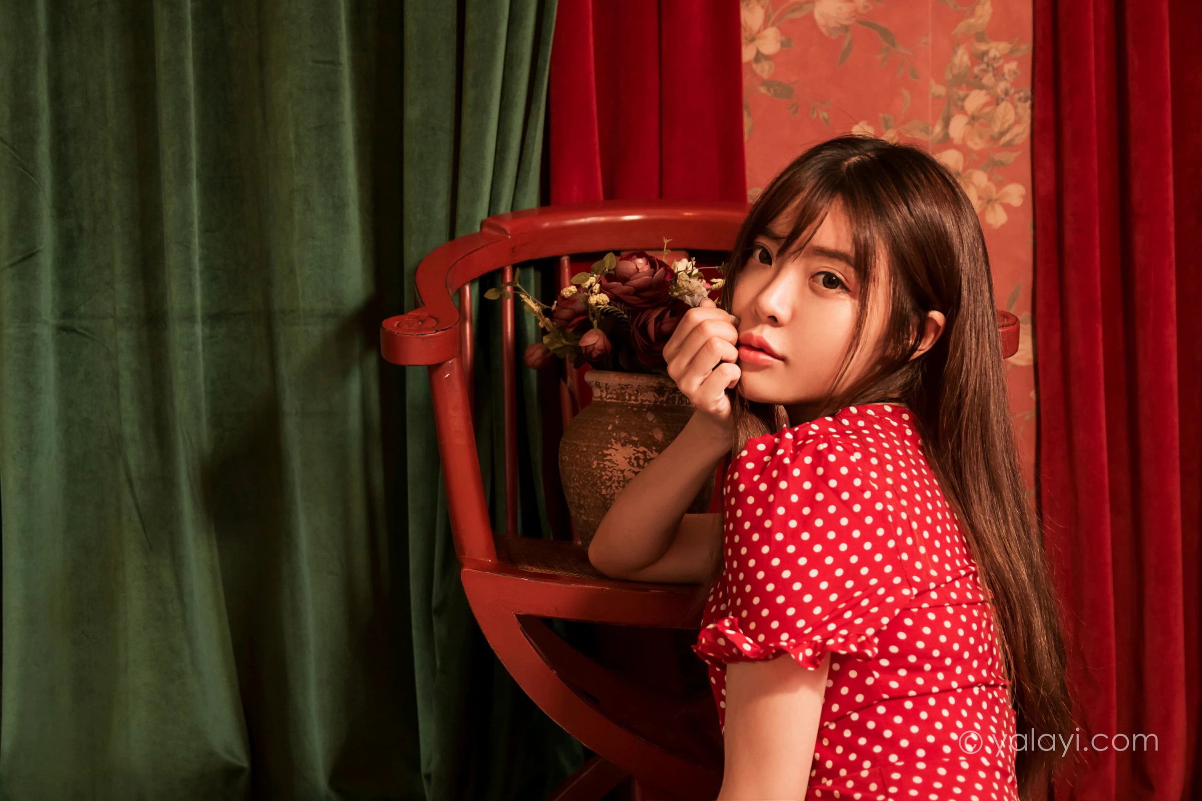 [YALAYI雅拉伊]NO.669 《第一次》 小杨 居家红色连衣裙写真第13张