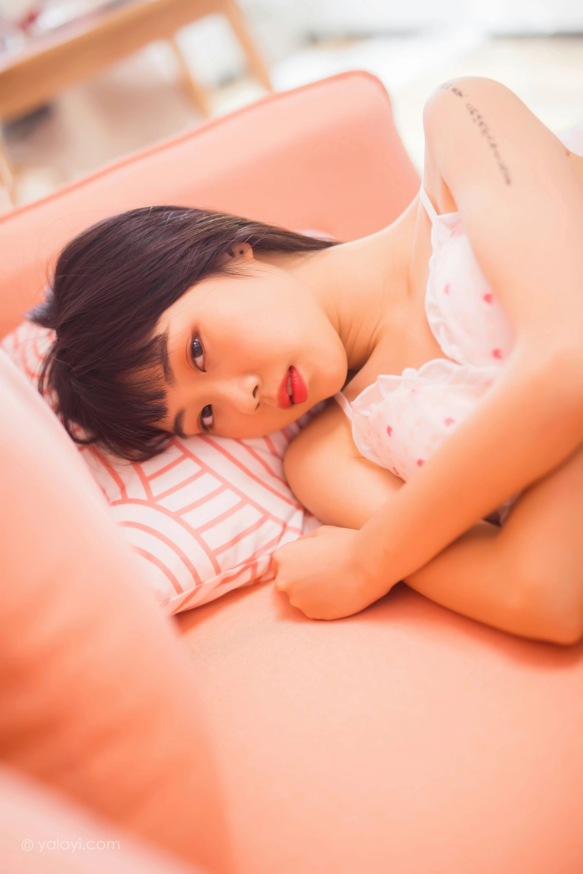 [YALAYI雅拉伊]NO.657 《粉色少女心》 粉粉 白色蕾丝内衣性感私房写真集第15张