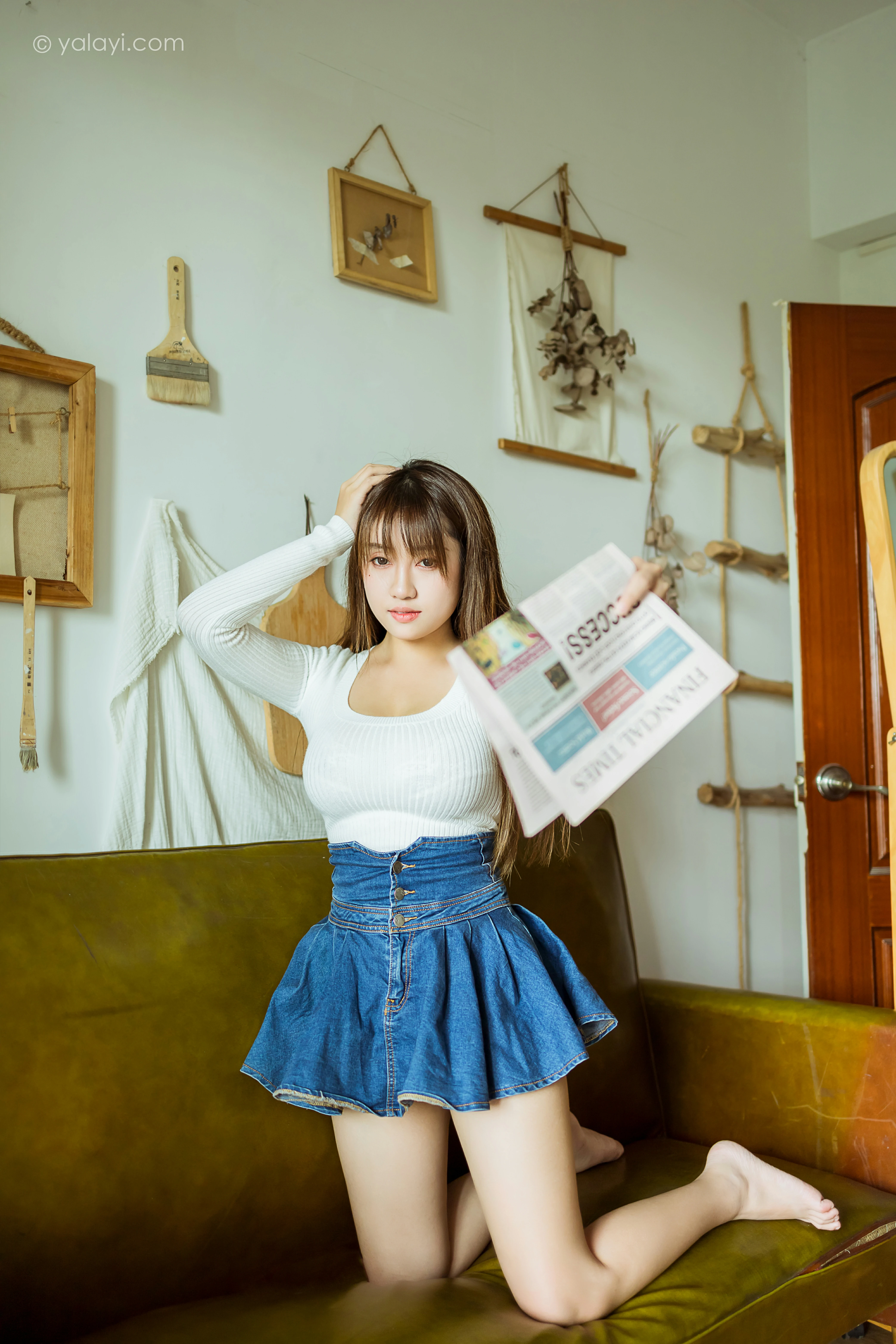 [YALAYI雅拉伊]NO.795 宅女日常 虞艺 白色毛衣加牛仔短裙性感私房写真集第5张