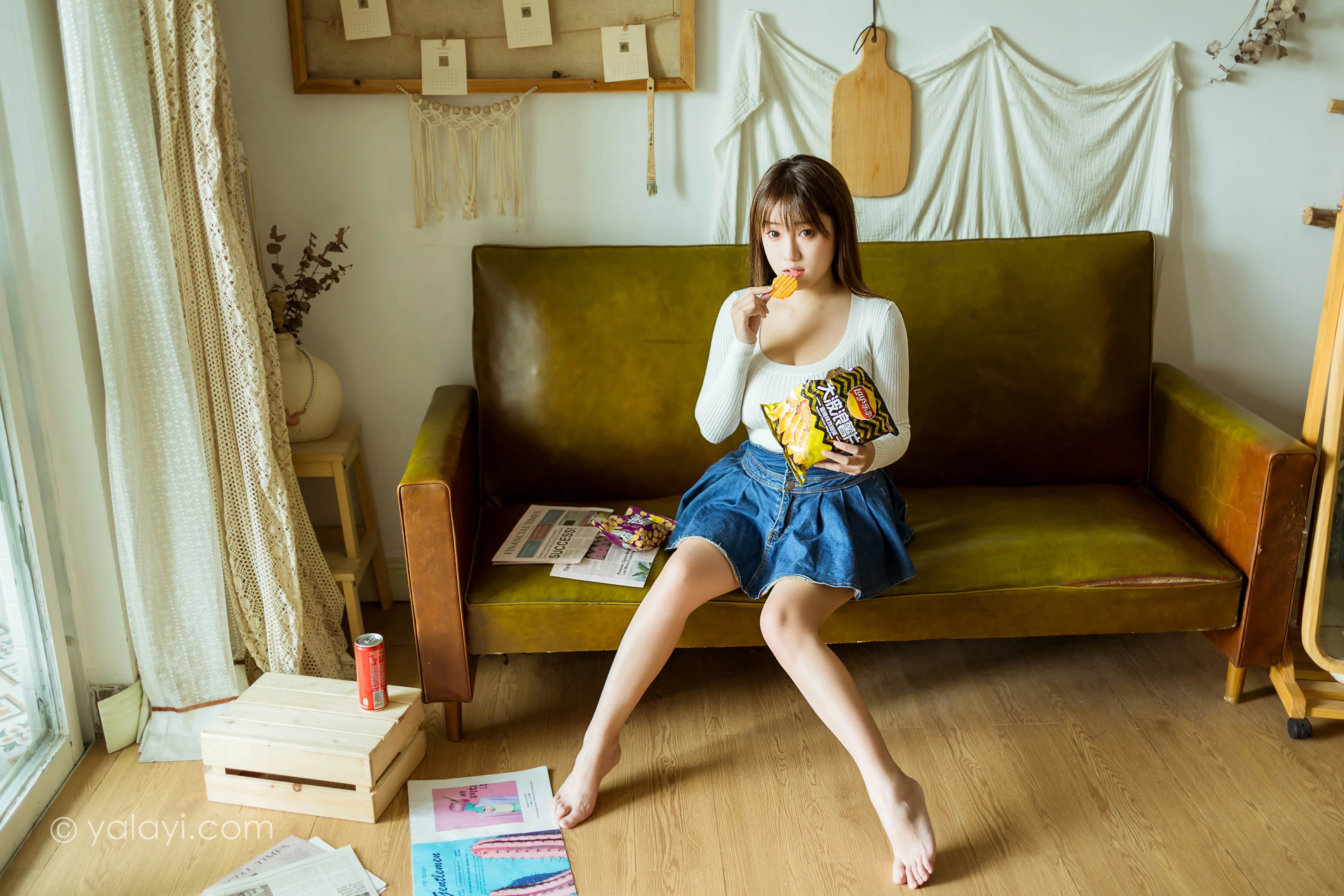 [YALAYI雅拉伊]NO.795 宅女日常 虞艺 白色毛衣加牛仔短裙性感私房写真集第7张