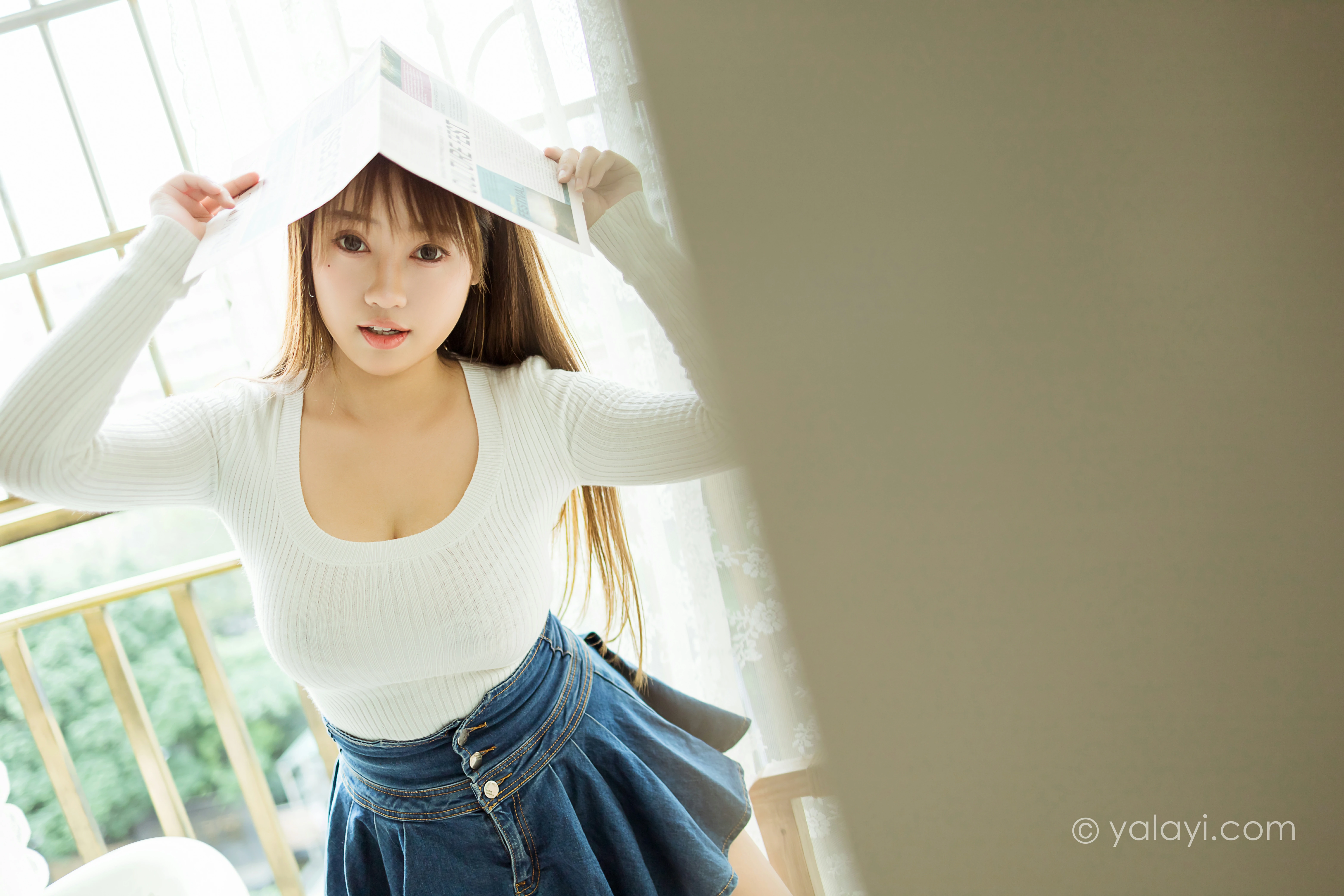 [YALAYI雅拉伊]NO.795 宅女日常 虞艺 白色毛衣加牛仔短裙性感私房写真集第14张