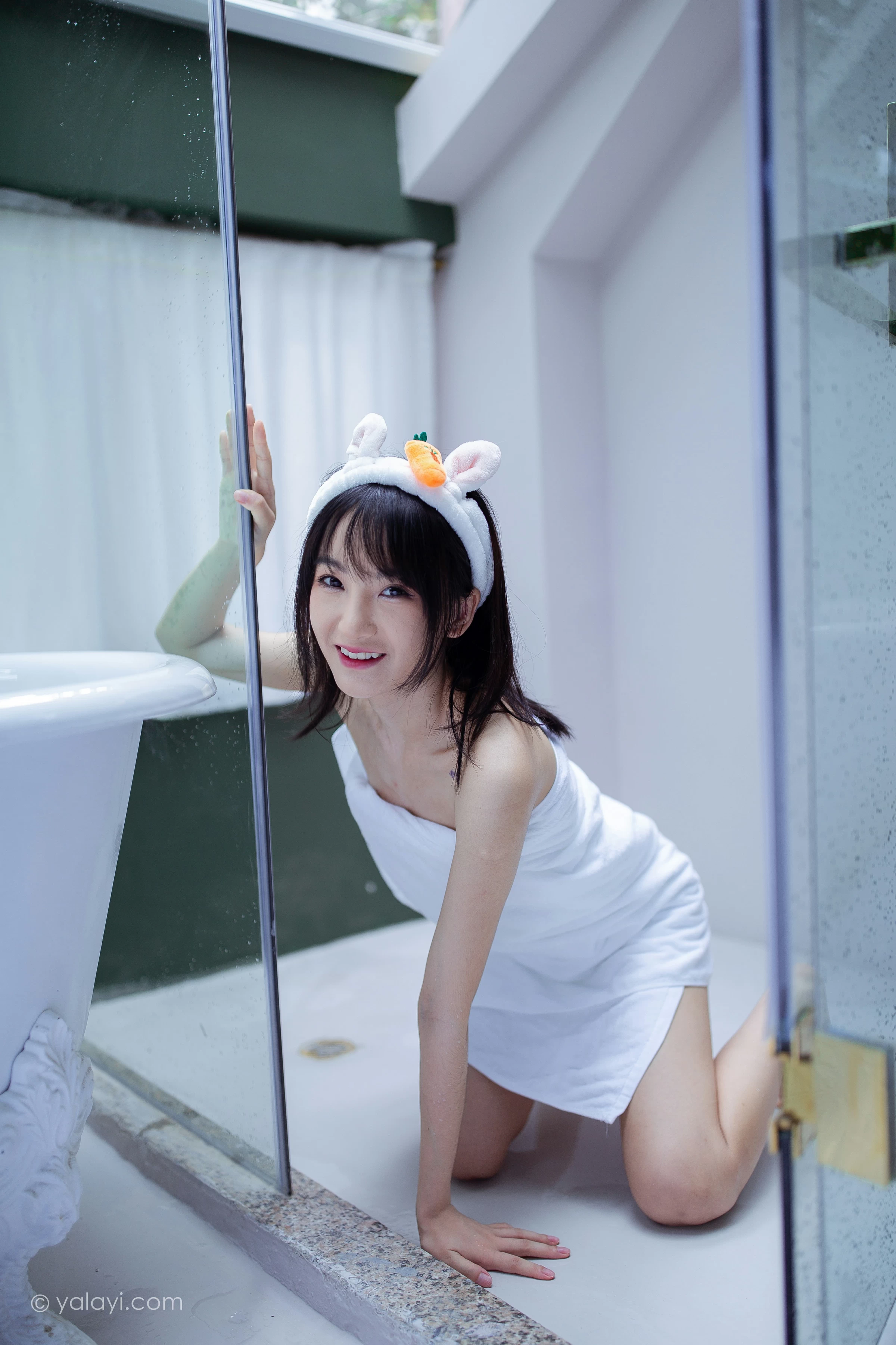 [YALAYI雅拉伊]NO.684 《清凉一夏》 落落 白色浴袍性感私房写真集第6张