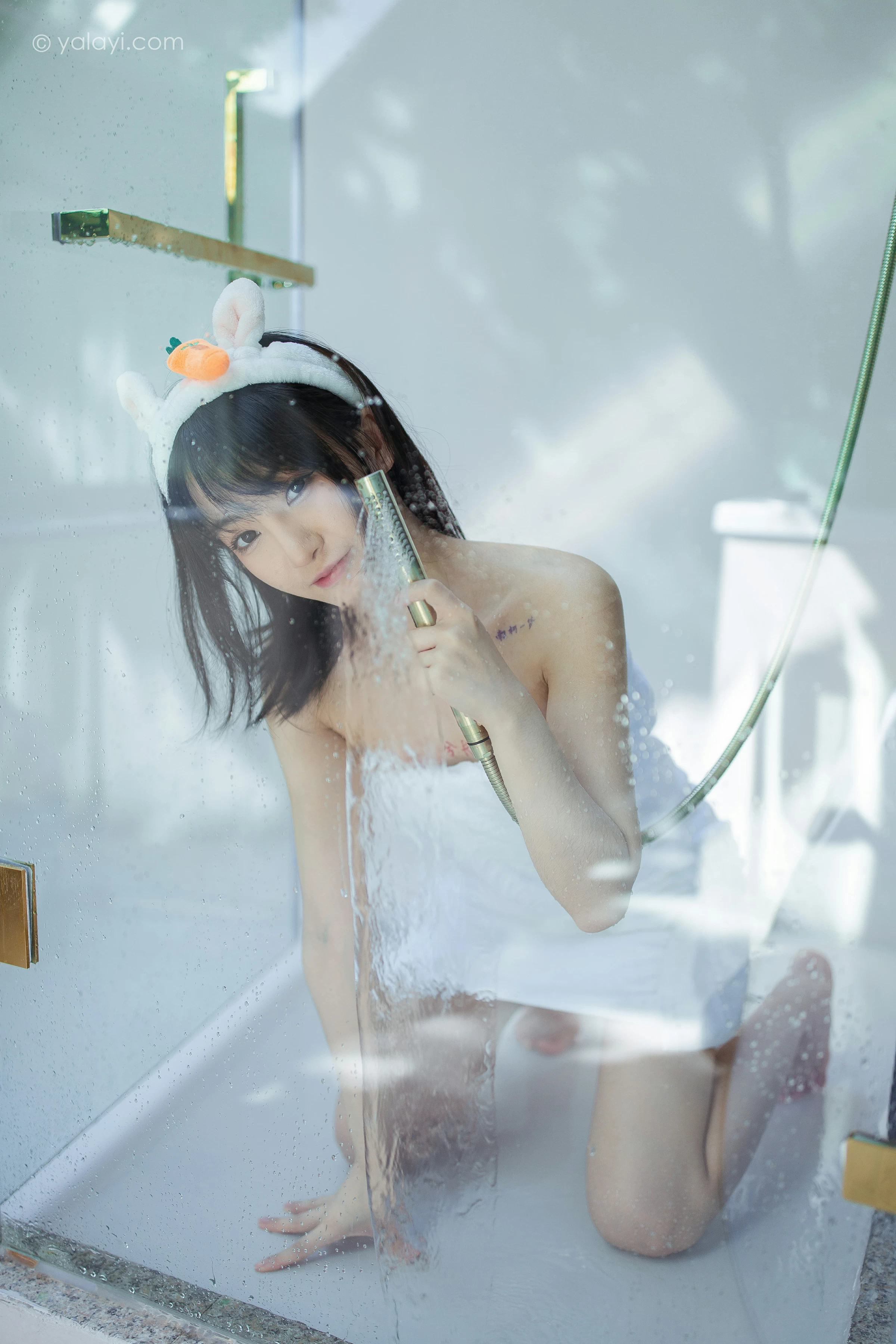 [YALAYI雅拉伊]NO.684 《清凉一夏》 落落 白色浴袍性感私房写真集第8张