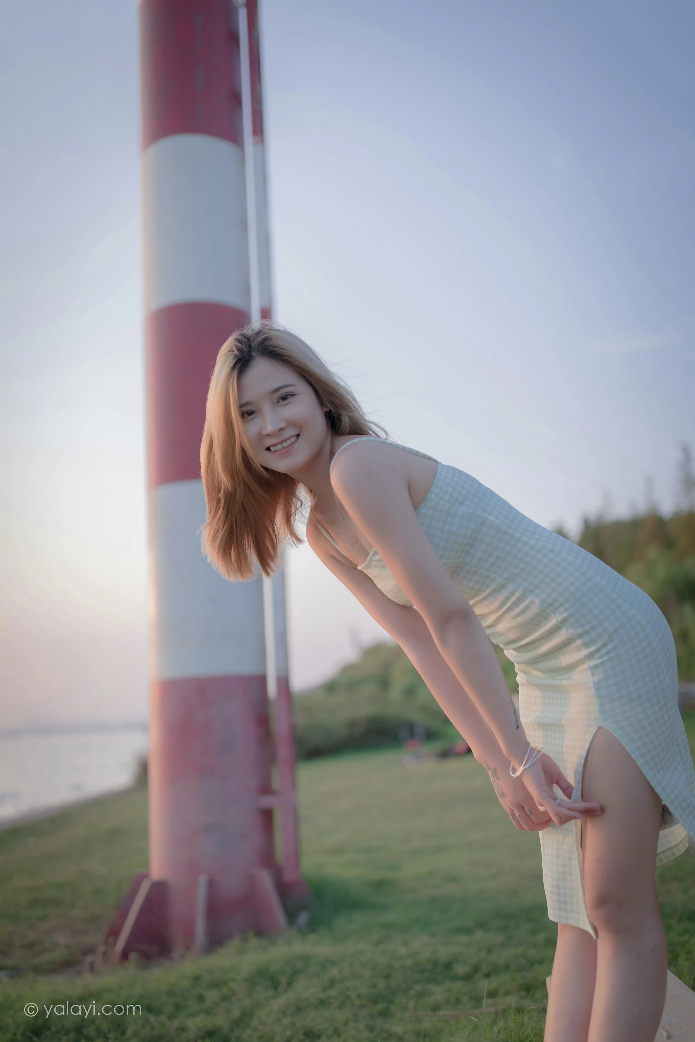[YALAYI雅拉伊]NO.712 《风继续吹》 梦涵 紧身吊带连衣裙休闲写真第4张