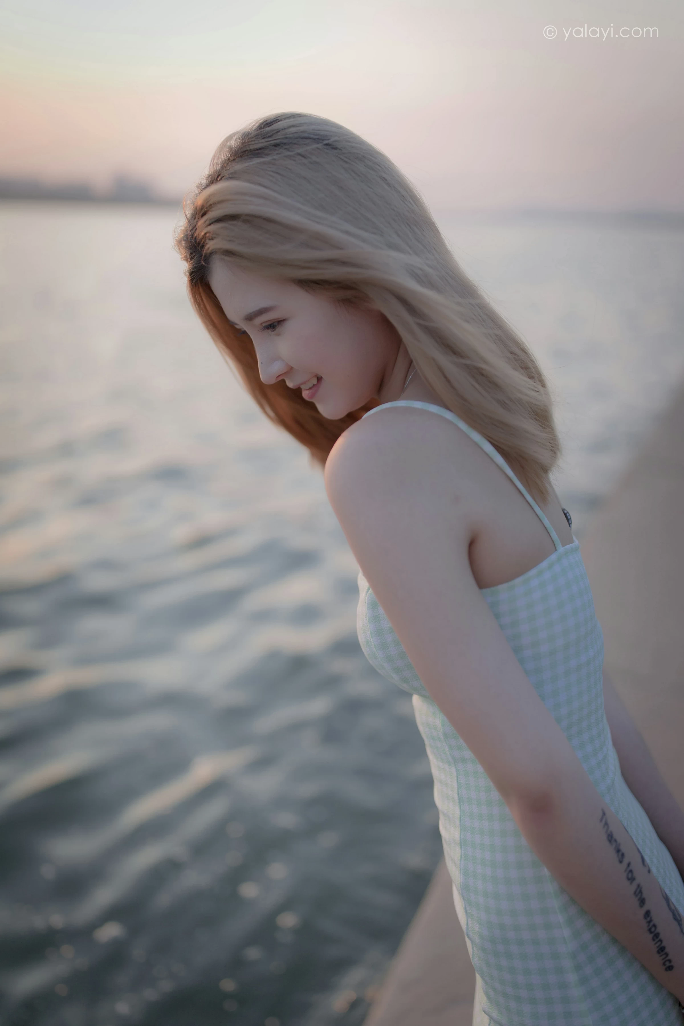 [YALAYI雅拉伊]NO.712 《风继续吹》 梦涵 紧身吊带连衣裙休闲写真第6张