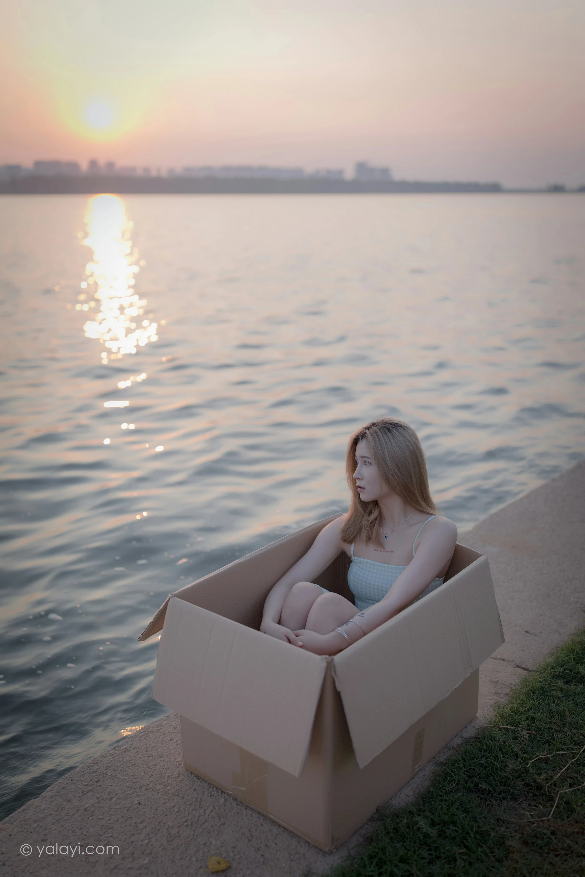 [YALAYI雅拉伊]NO.712 《风继续吹》 梦涵 紧身吊带连衣裙休闲写真第10张