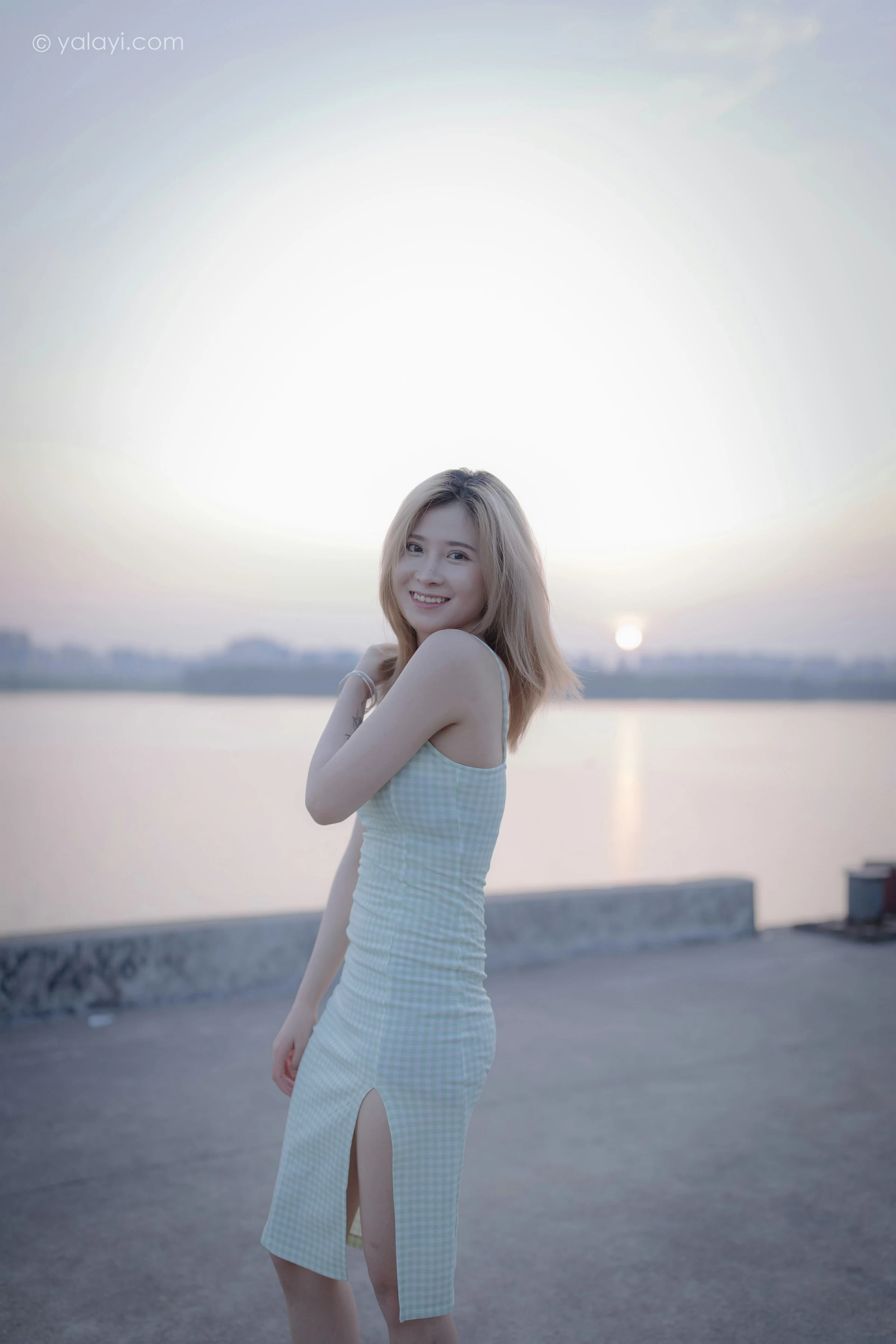 [YALAYI雅拉伊]NO.712 《风继续吹》 梦涵 紧身吊带连衣裙休闲写真第12张