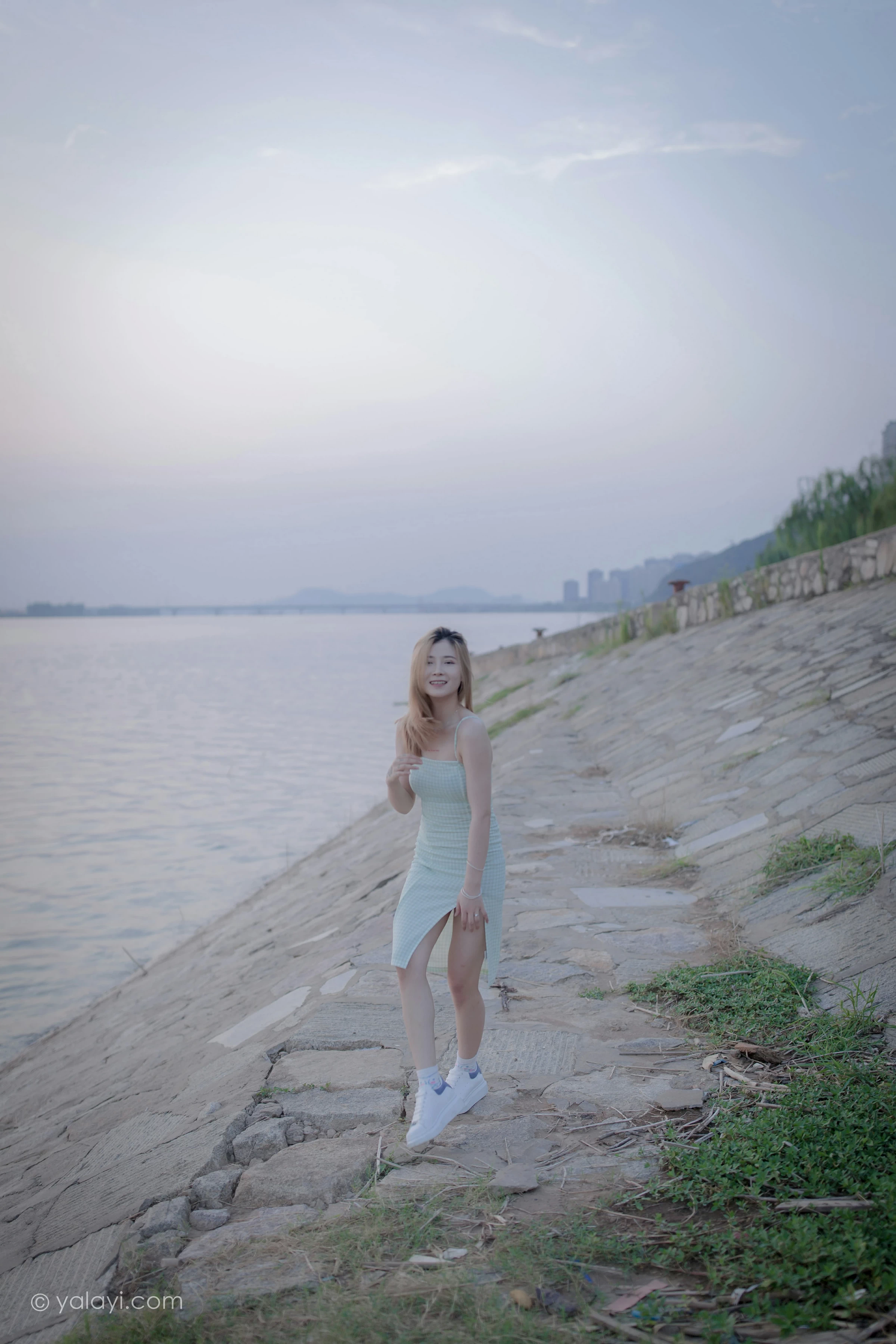 [YALAYI雅拉伊]NO.712 《风继续吹》 梦涵 紧身吊带连衣裙休闲写真第15张