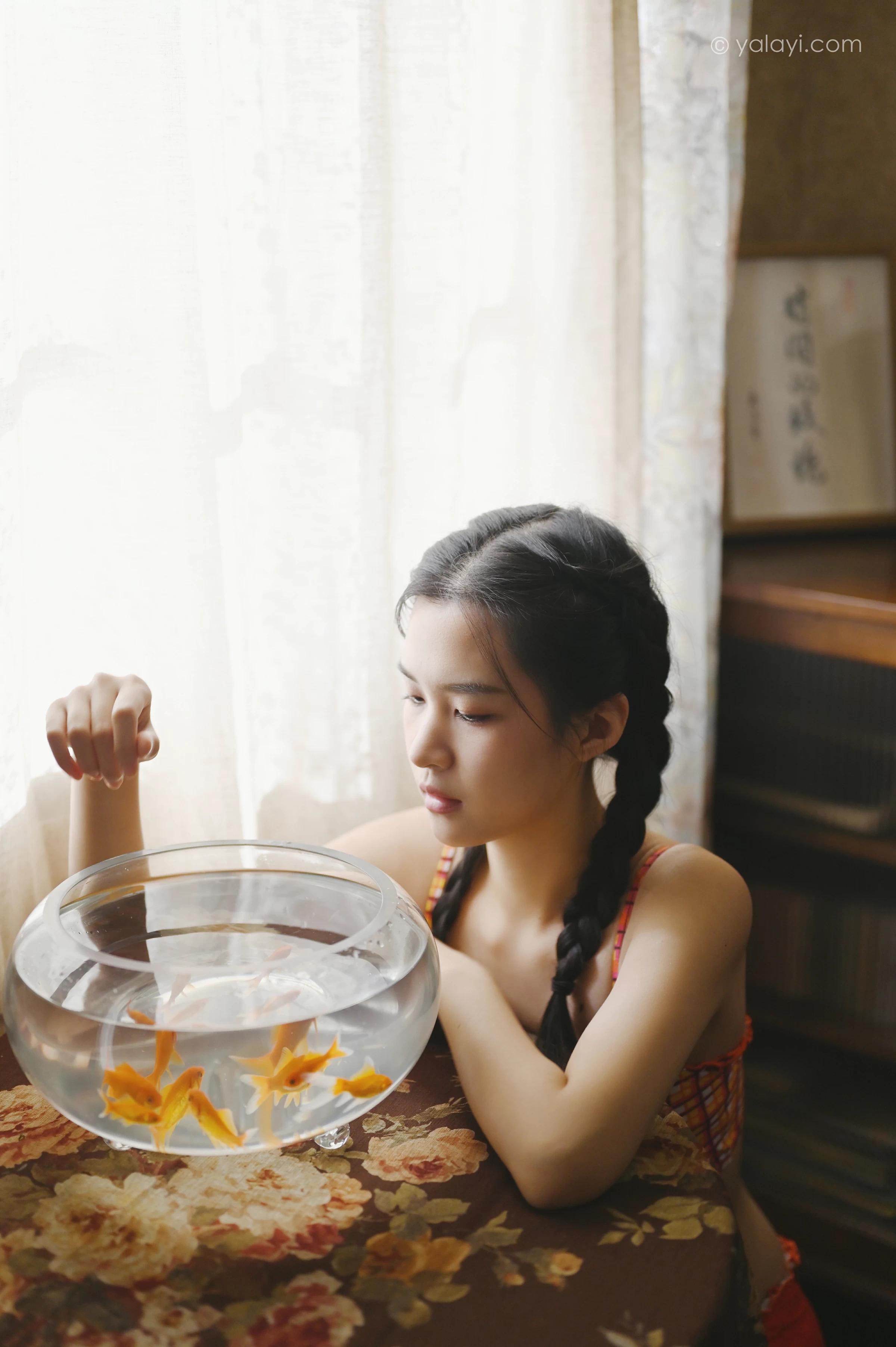 [YALAYI雅拉伊]NO.737 《独处》 方岚 红色格子内衣加短裙性感私房写真集第14张