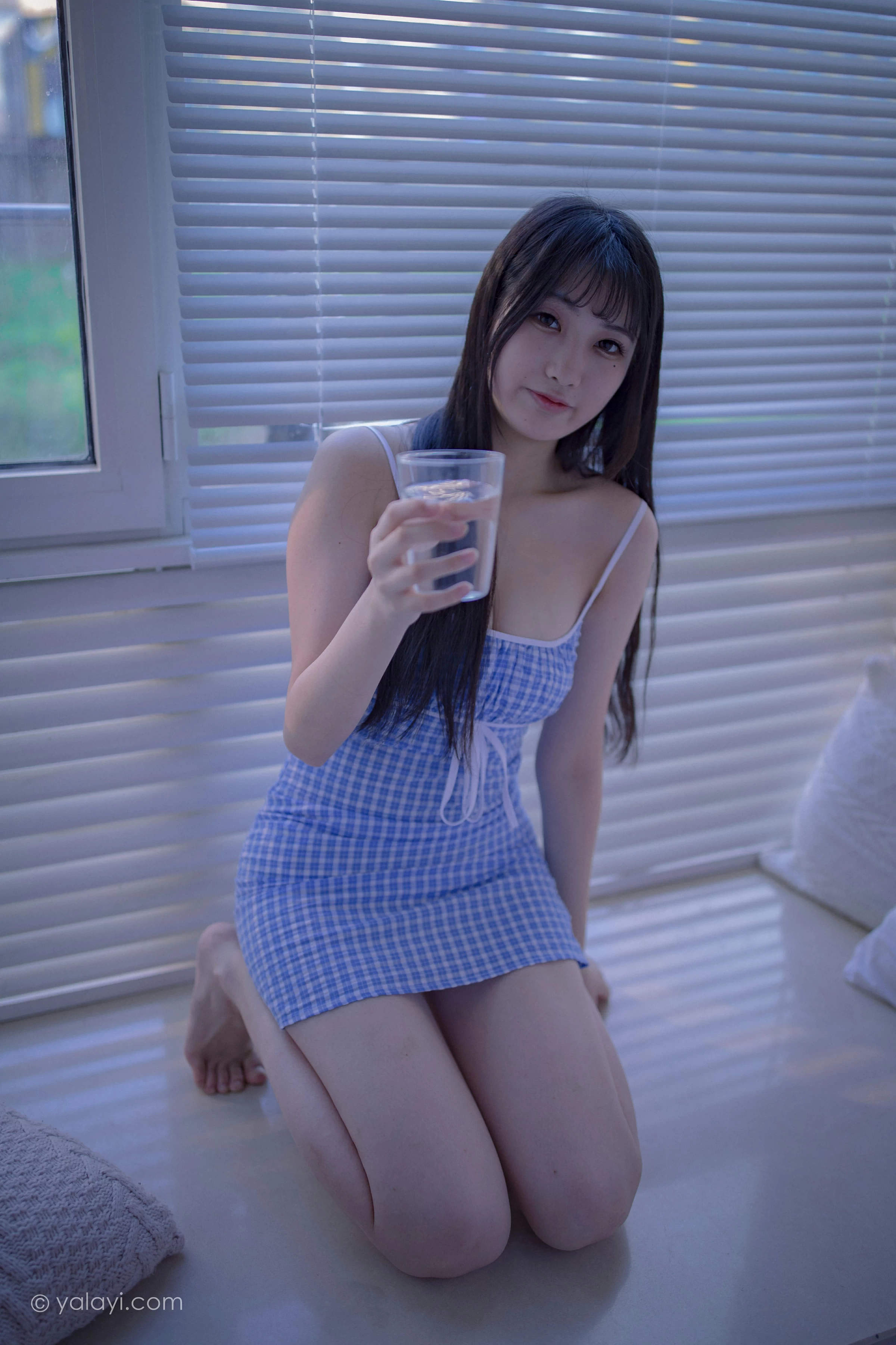 [YALAYI雅拉伊]NO.687 《蓝》 瓶儿 蓝色紧身吊带连衣裙性感私房写真集第7张