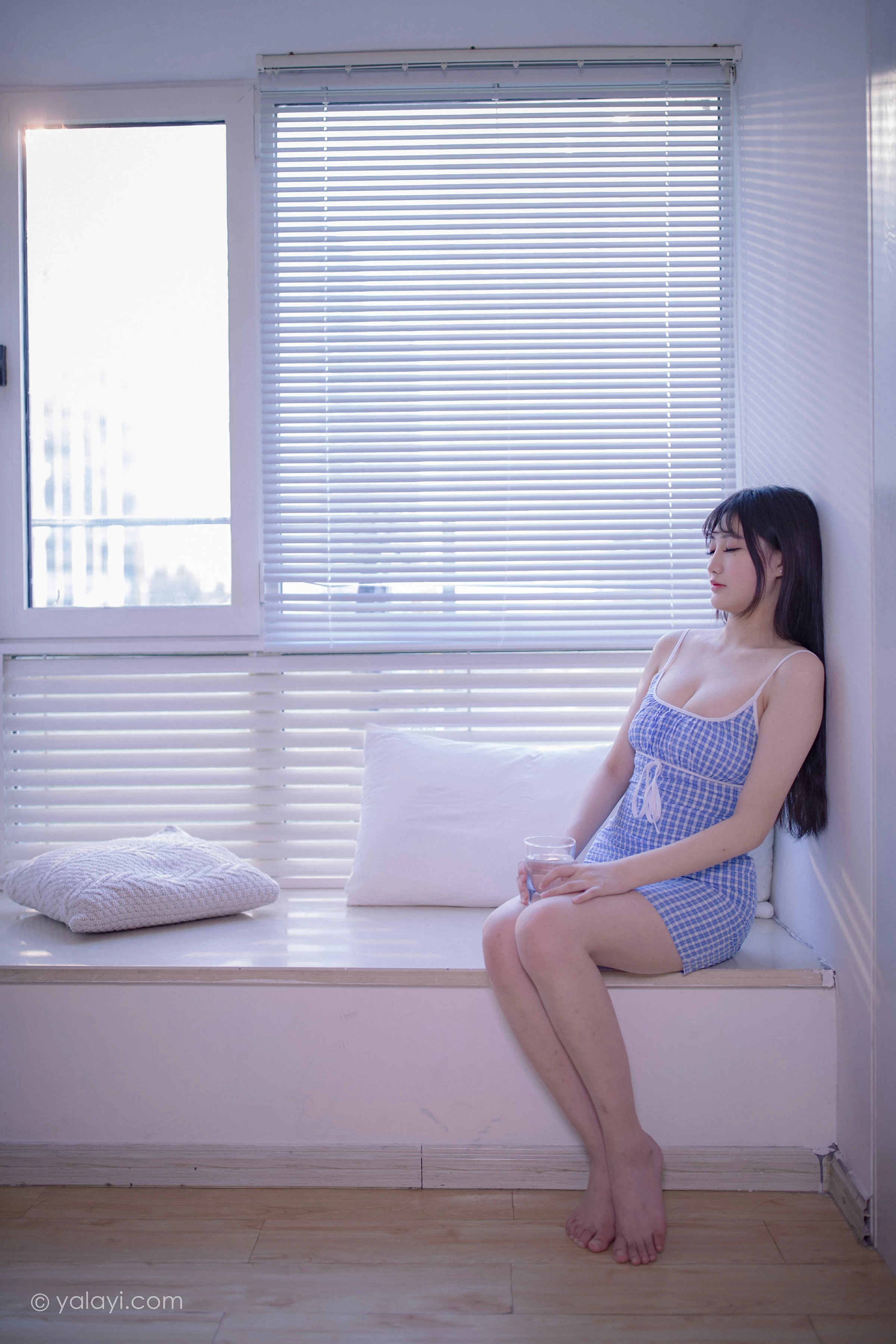 [YALAYI雅拉伊]NO.687 《蓝》 瓶儿 蓝色紧身吊带连衣裙性感私房写真集第20张