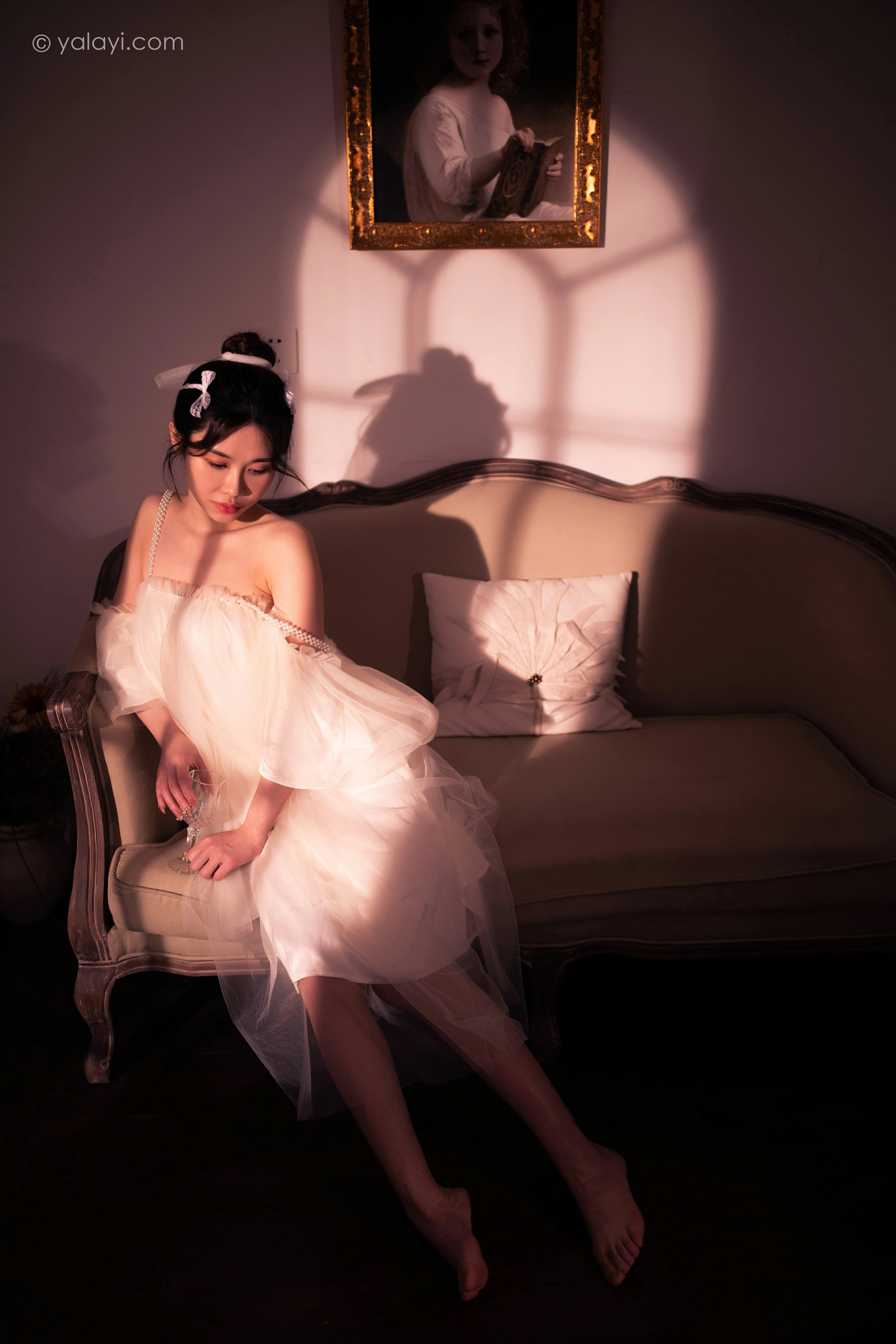 [YALAYI雅拉伊]NO.858 等待我的人 香草 白色透视吊带连衣裙居家性感写真集第6张