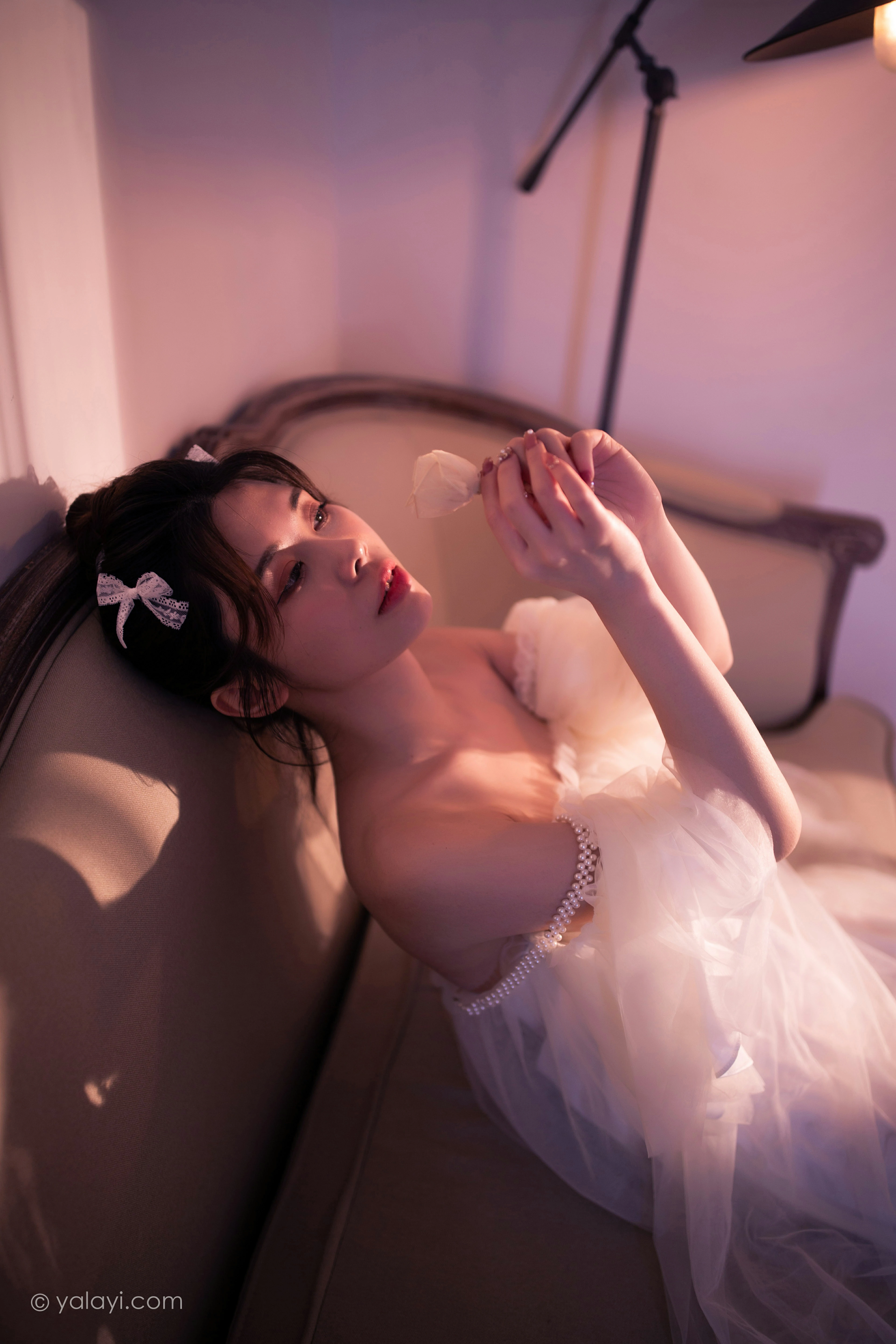 [YALAYI雅拉伊]NO.858 等待我的人 香草 白色透视吊带连衣裙居家性感写真集第12张