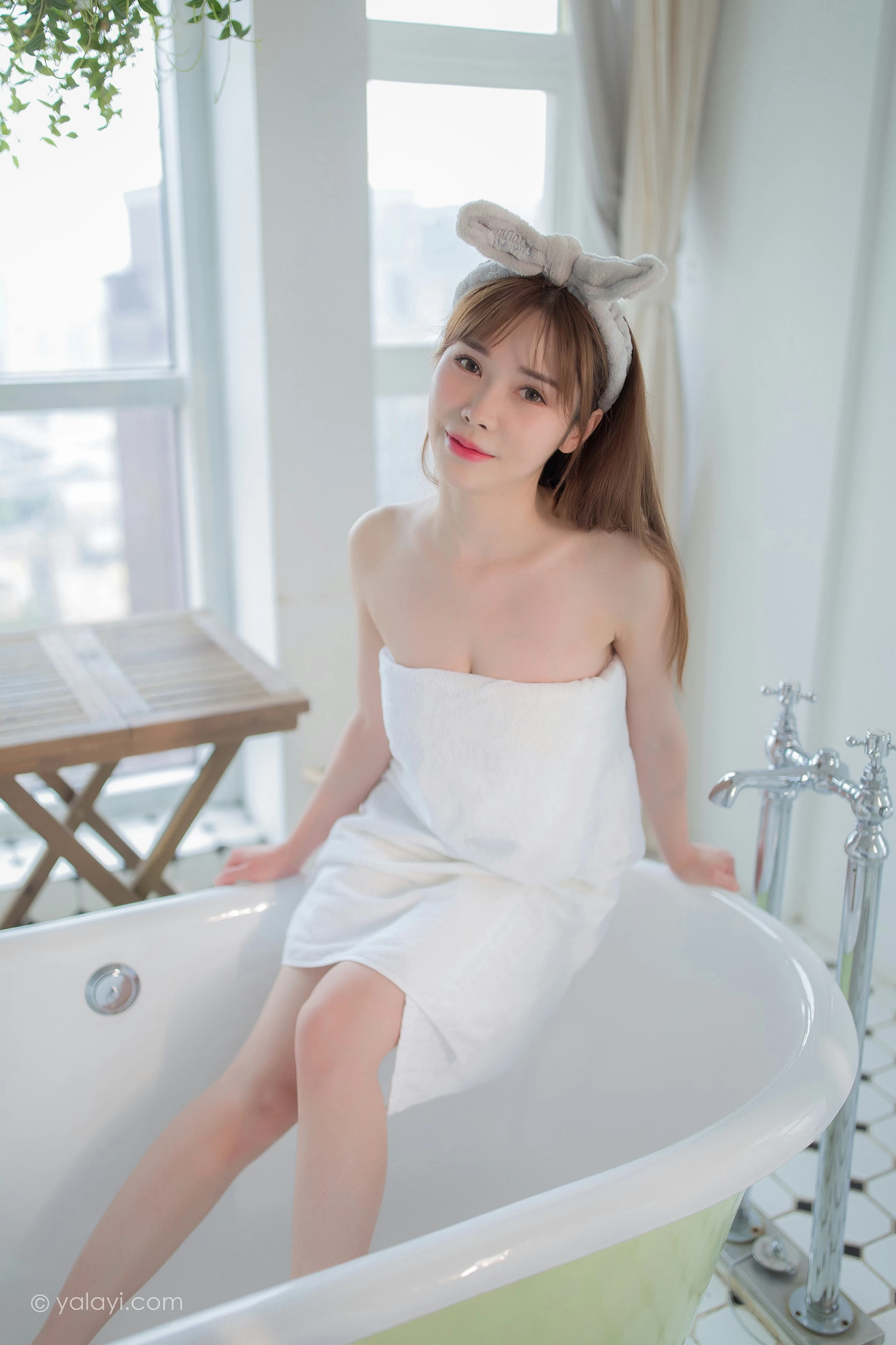 [YALAYI雅拉伊]NO.708 《沐心》 虞艺 白色浴袍居家性感私房写真集第15张