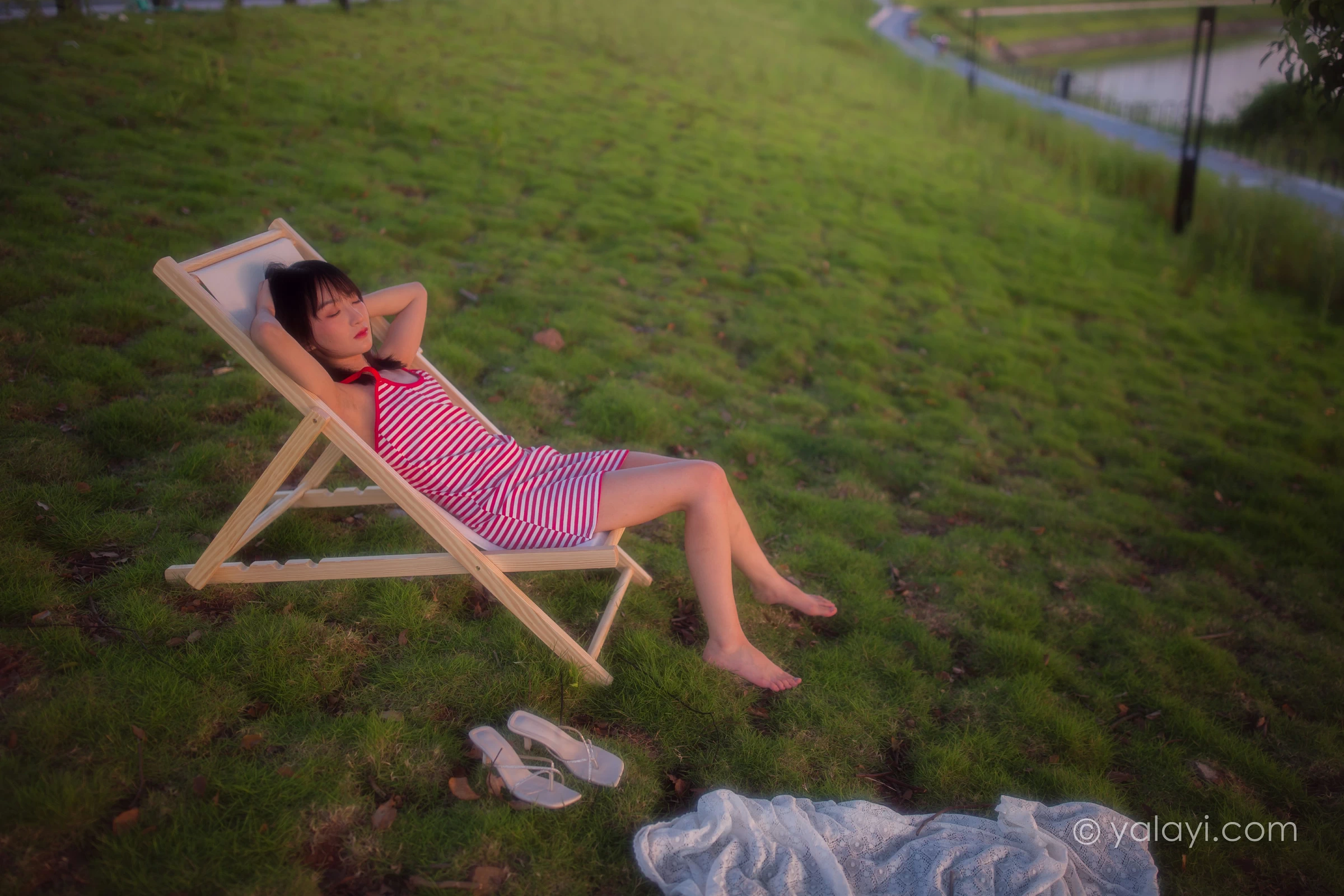 [YALAYI雅拉伊]NO.690 《红了》 落落 红色吊带连衣裙写真第10张