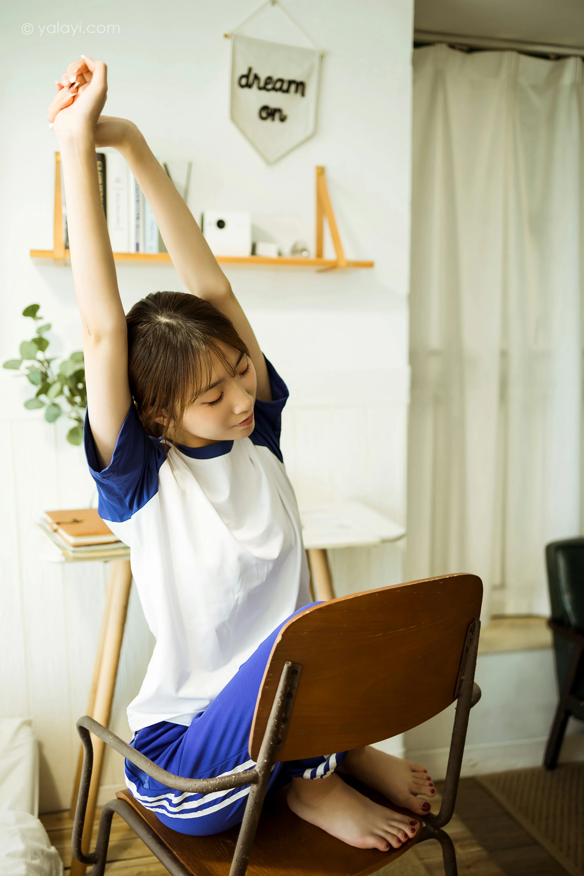 [YALAYI雅拉伊]NO.719 《一对一辅导》 小乔 蓝色校服短袖加长裤居家私房写真集第7张