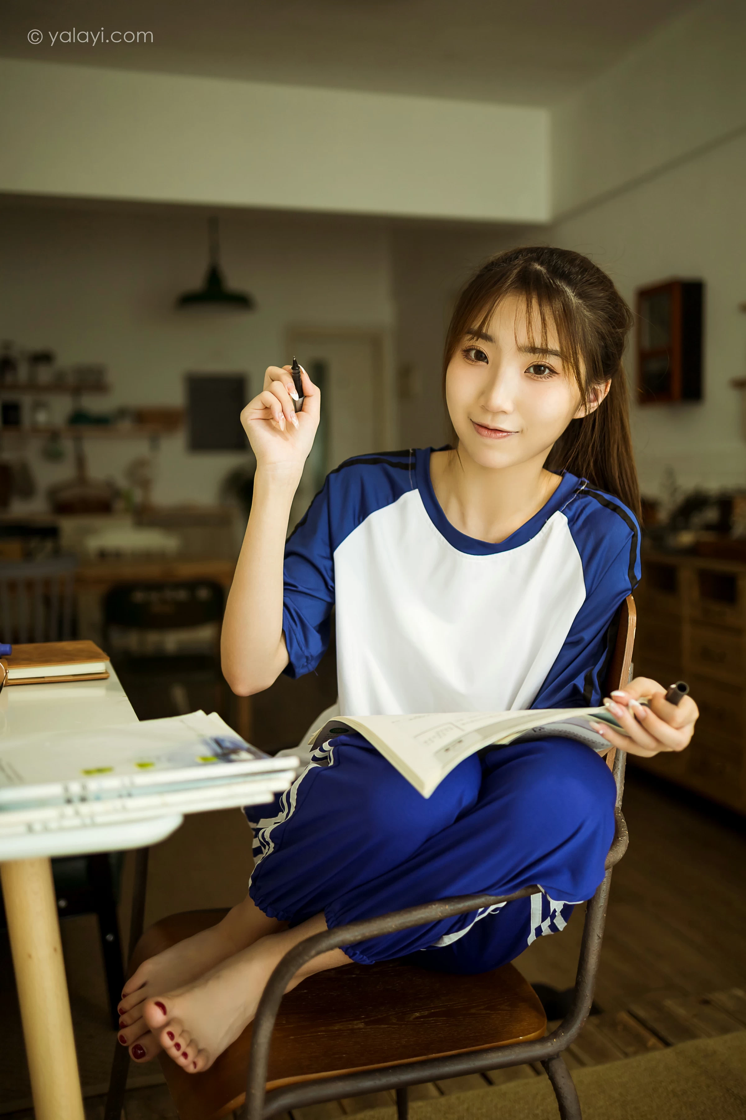 [YALAYI雅拉伊]NO.719 《一对一辅导》 小乔 蓝色校服短袖加长裤居家私房写真集第3张